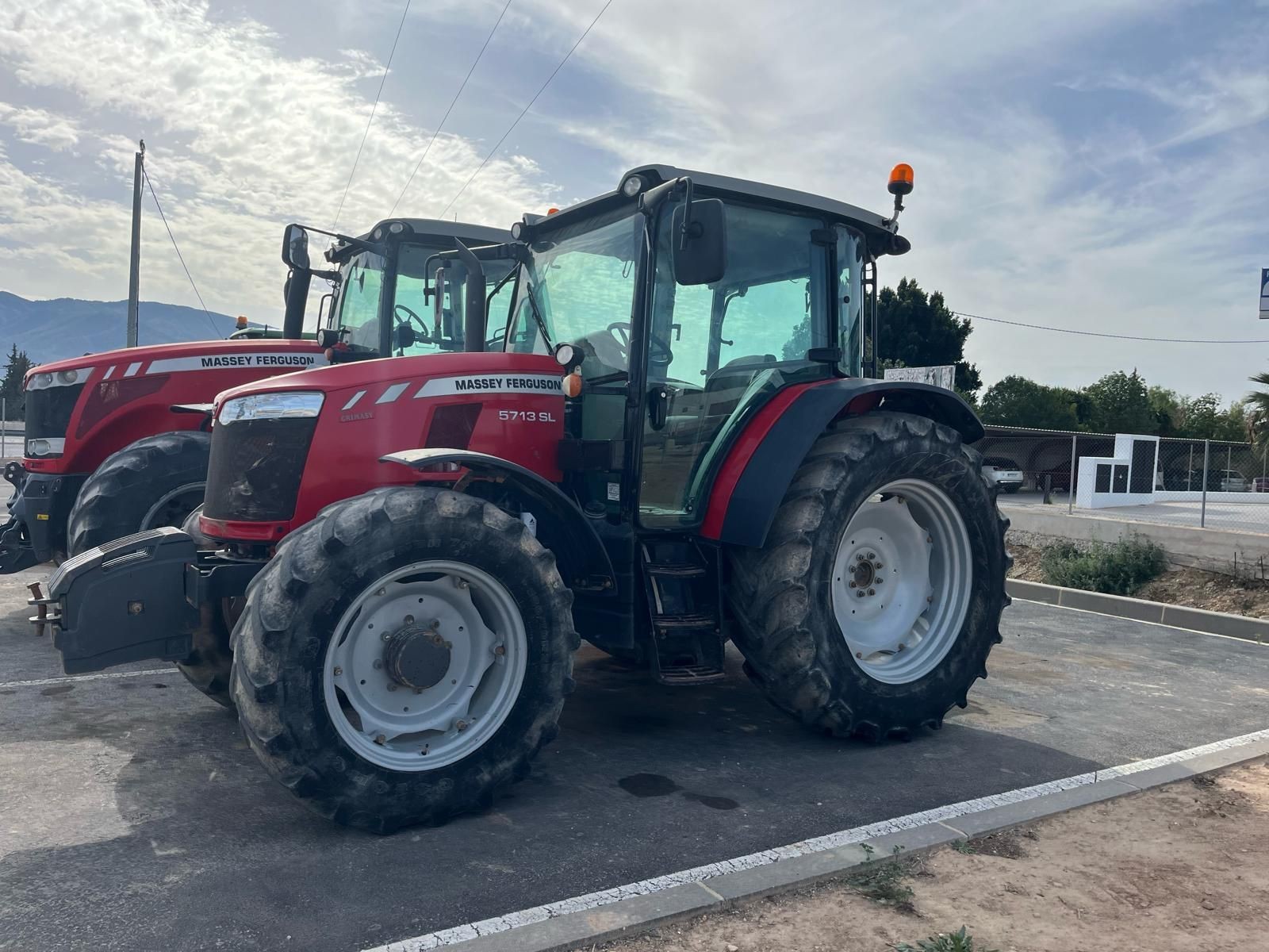 TRACTOR MASSEY FERGUSON 5713 SL