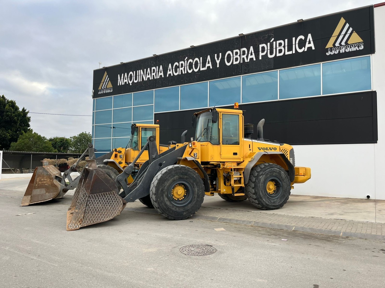 PALA CARGADORA VOLVO L120E