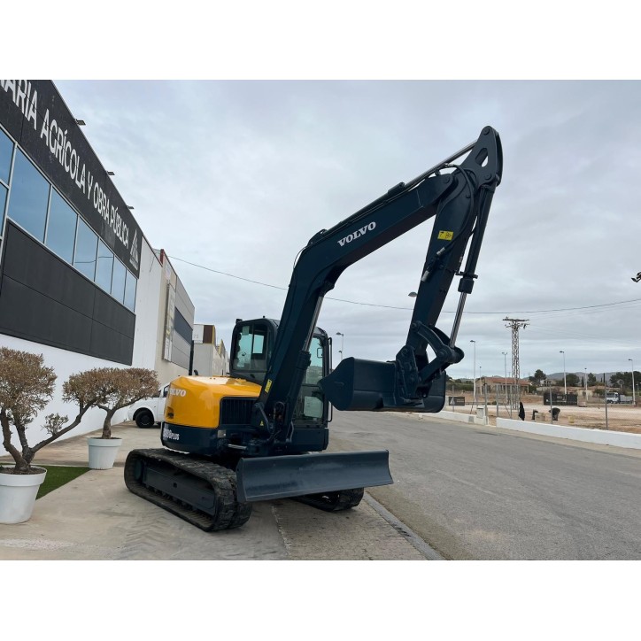 EXCAVADORA DE CADENAS VOLVO ECR88 PLUS