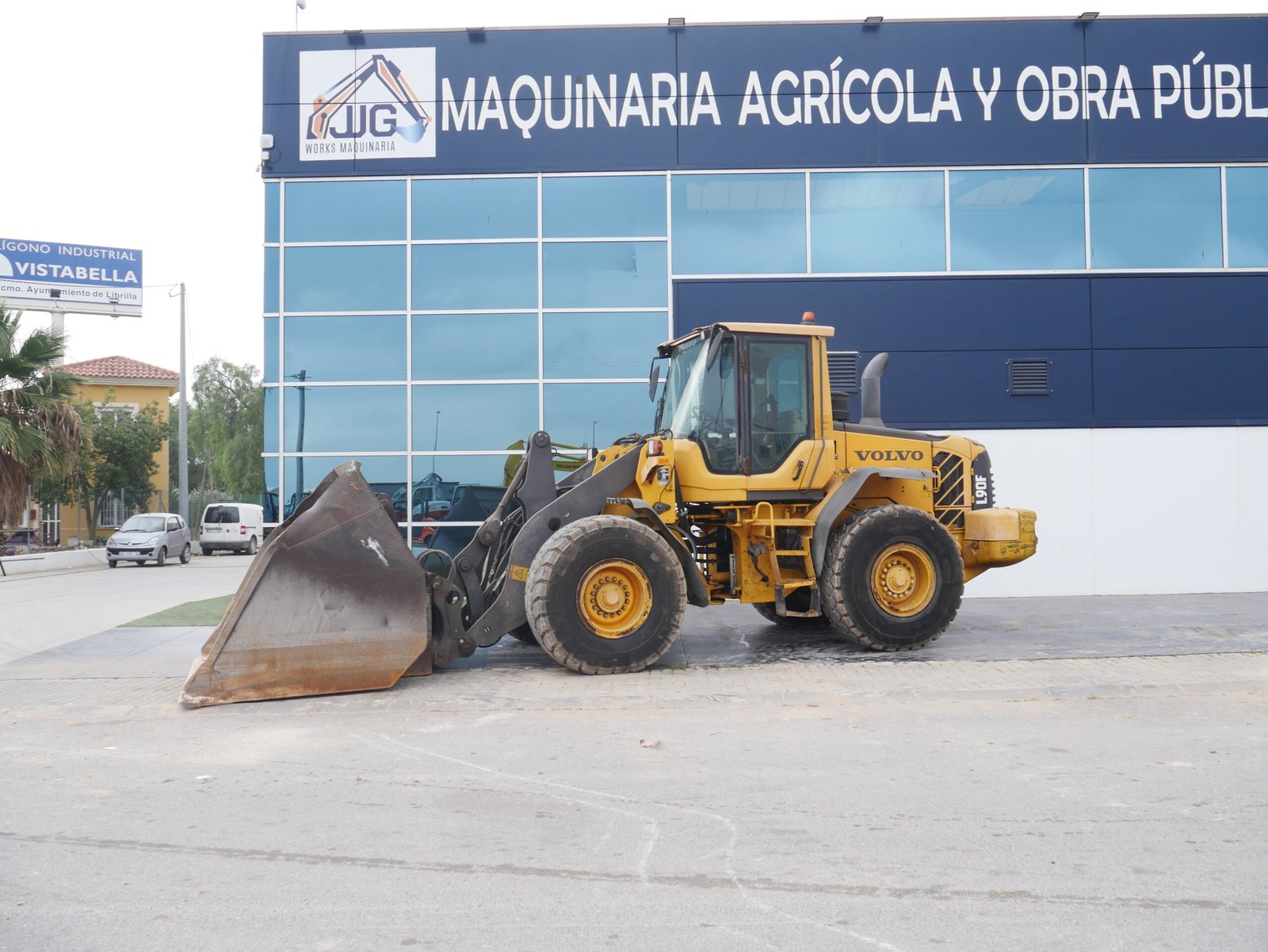 Pala Cargadora Volvo L90F 2008 en excelente estado, 25,000 horas, motor de 128 kW, ruedas al 90%, tercera función hidráulica y engrase centralizado.