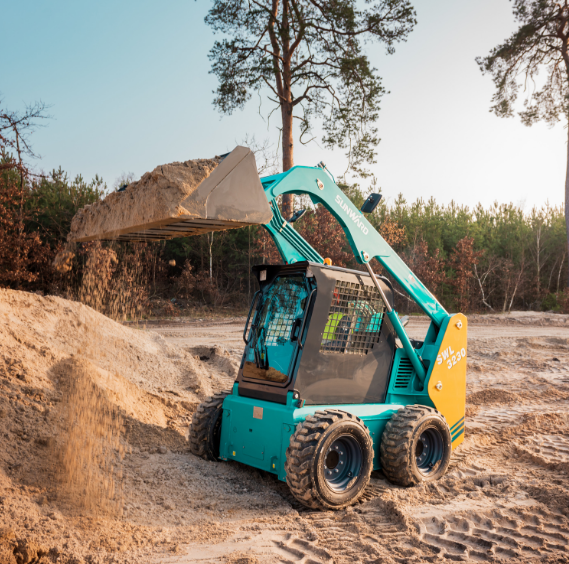 SUNWARD-LOADERS Minicargadora Sunward compacta ideal para entornos urbanos.