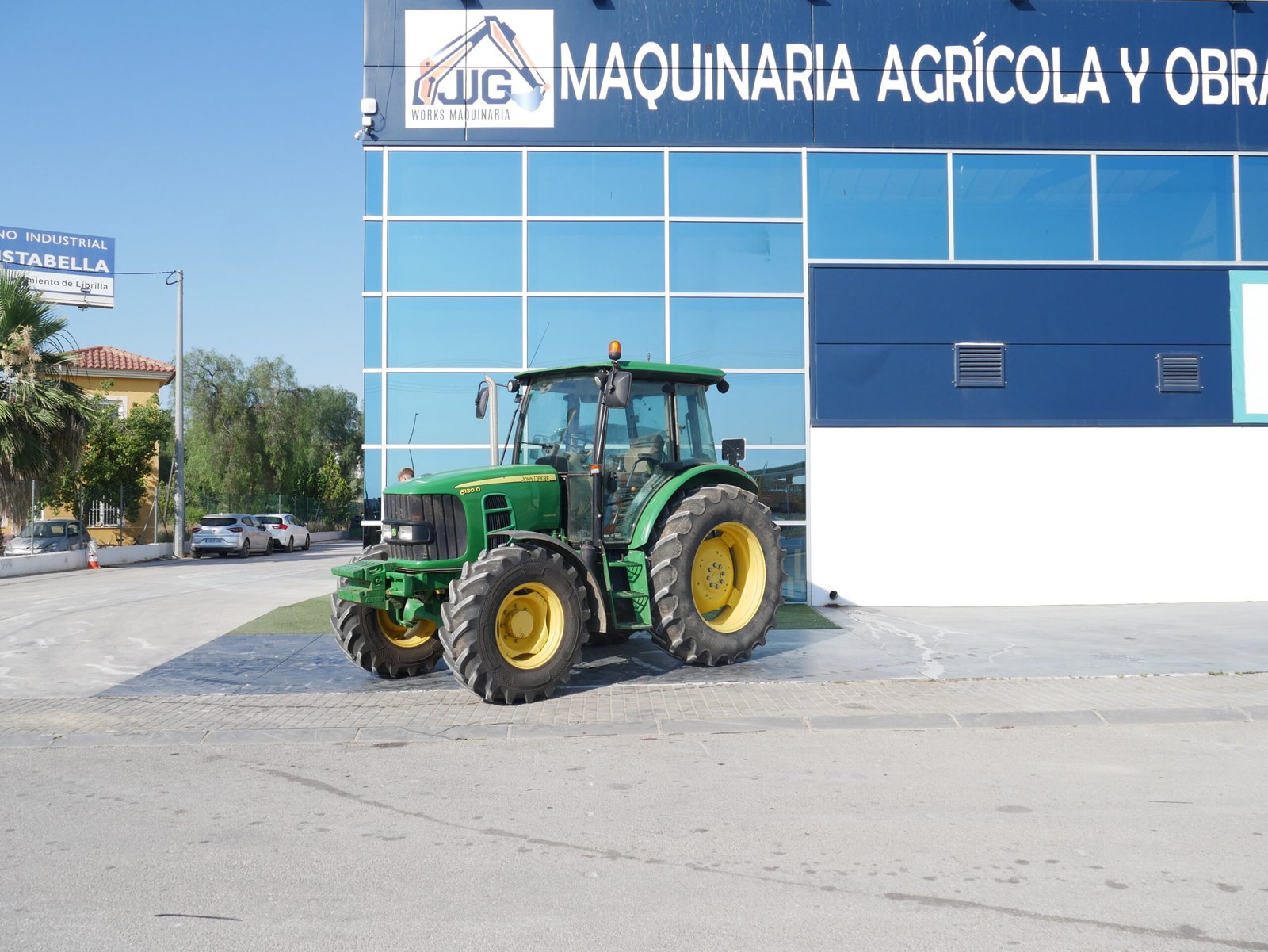 Tractor John Deere 6130D de 130 CV y tracción total. Fiable, versátil y listo para el campo. Info al 625464498 – JJG Works Maquinaria.