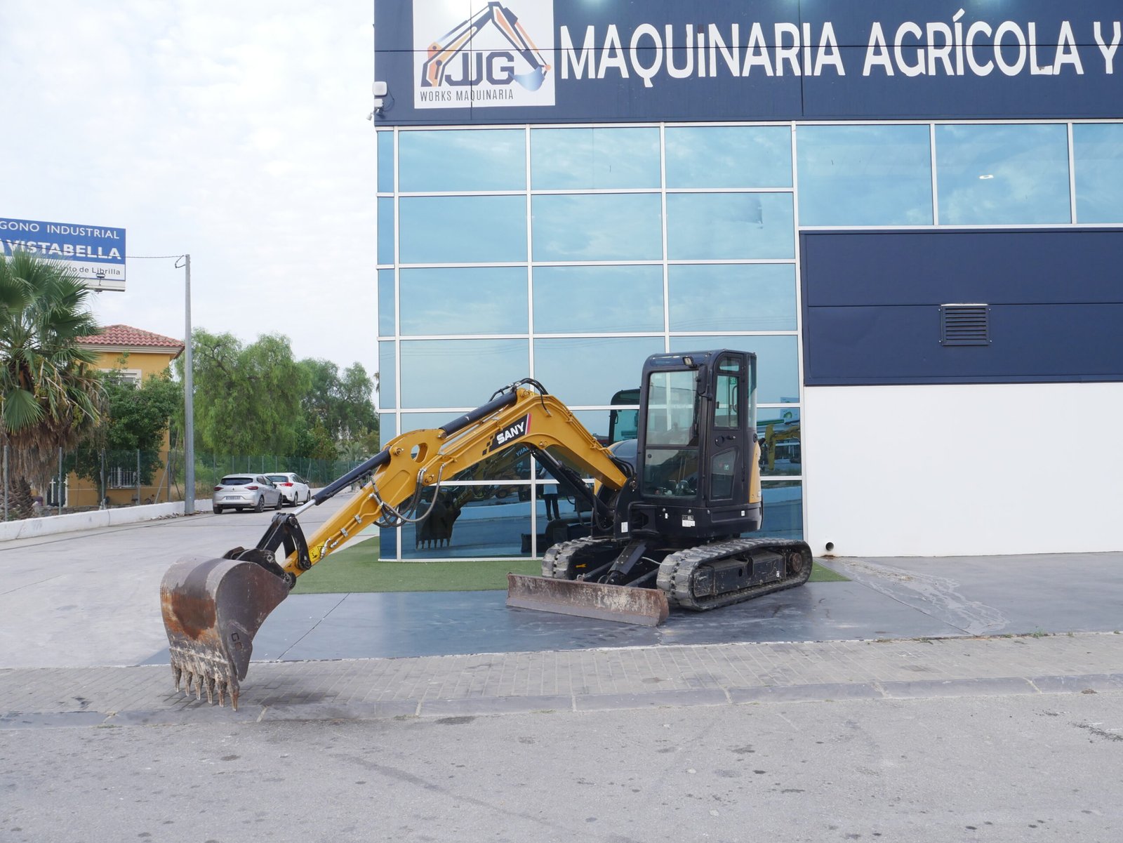 Mini excavadora Sany SY50U 2019 con 1.900 horas, aire acondicionado, 3 cazos y enganche rápido, ideal para trabajos compactos