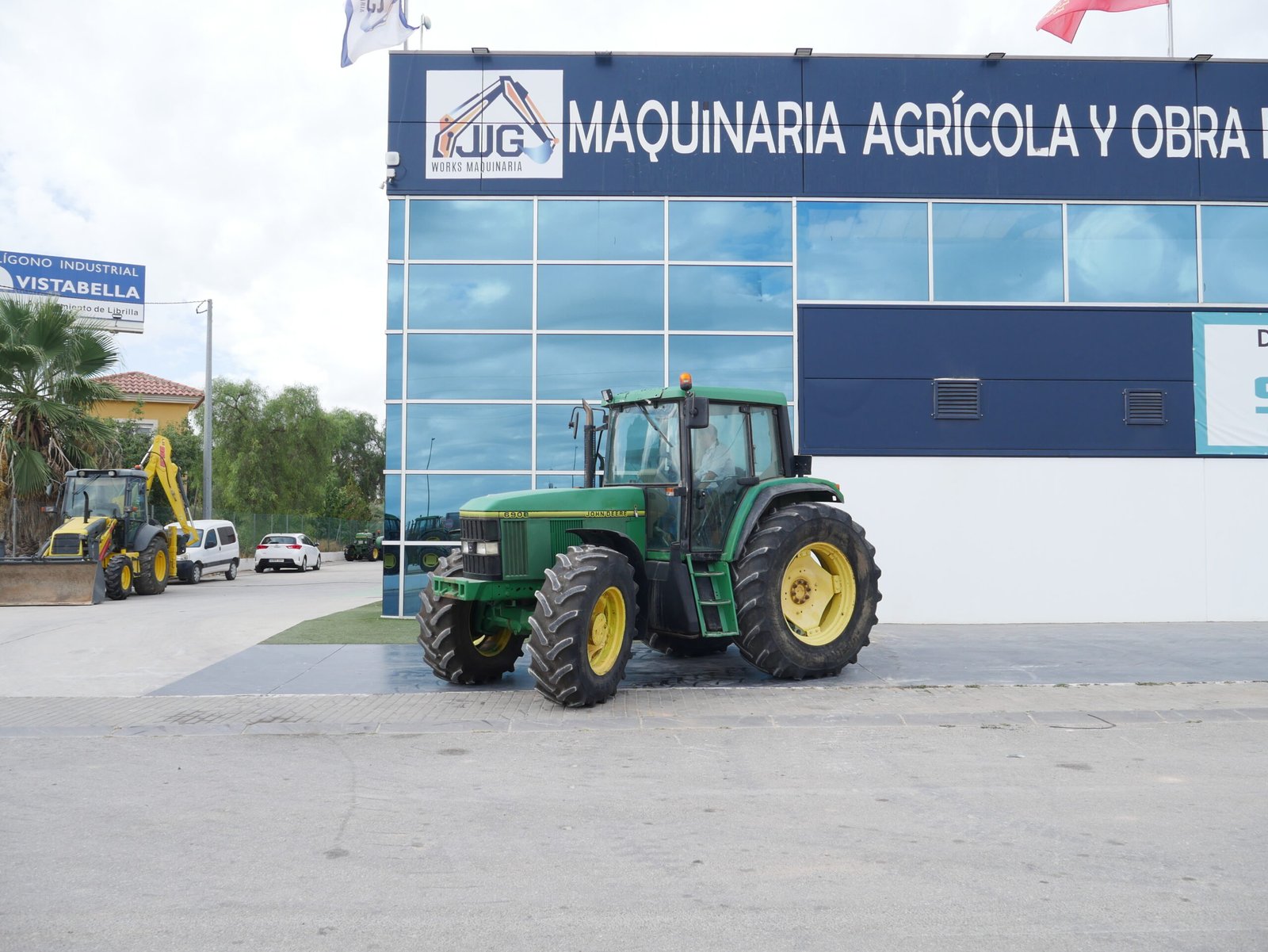 Tractor John Deere 6900 del año 1996 con 16.000 horas y motor de 123 CV