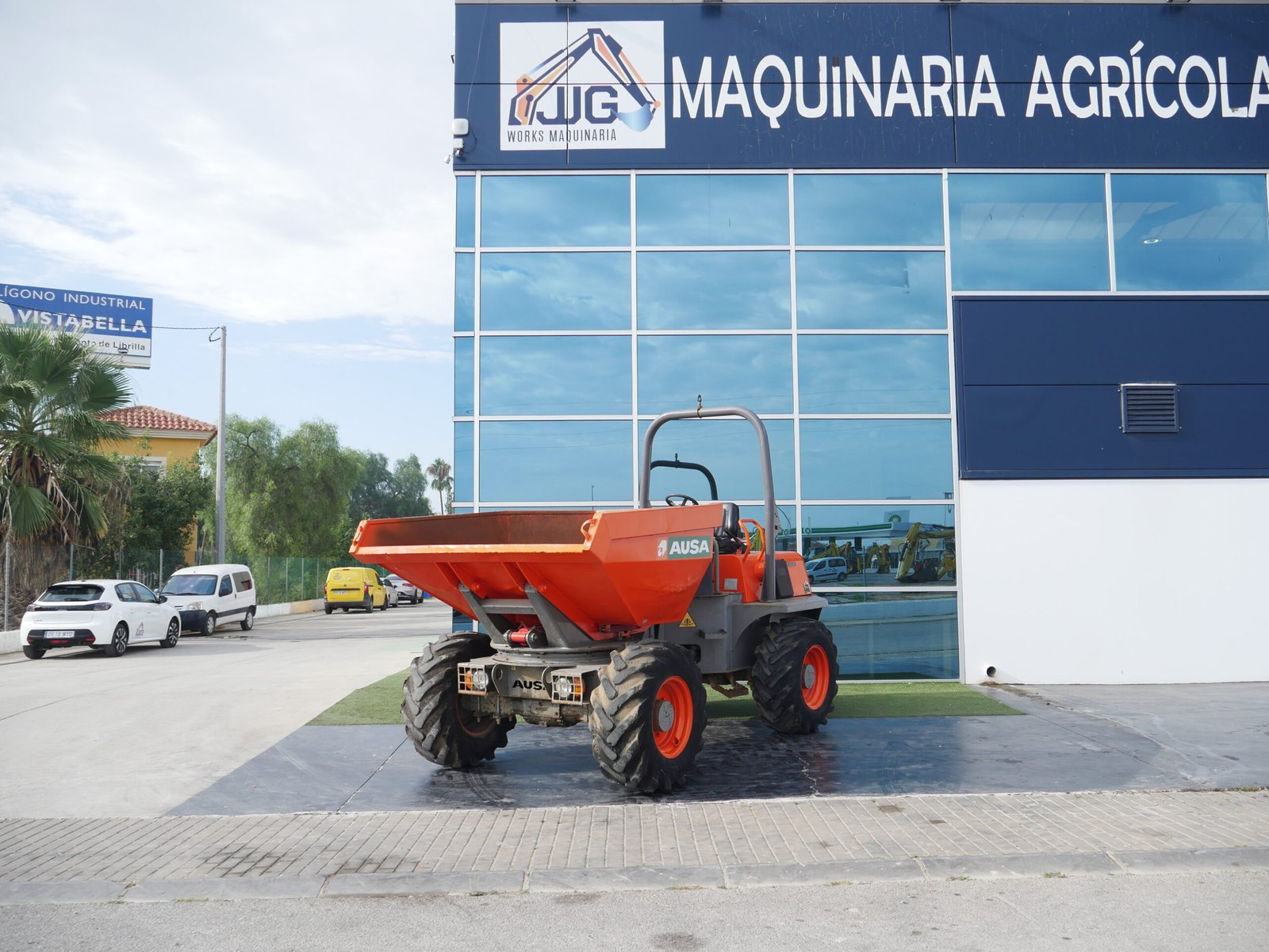 Dumper AUSA D 600 APG del año 2013 con 3.000 horas, tracción 4x4, tolva giratoria y motor Perkins turboalimentado