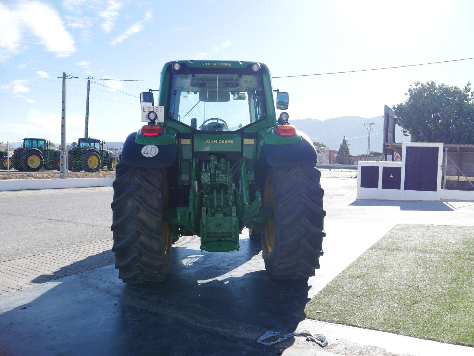 Tractor John Deere 6630 Premium del año 2010 con 11.700 horas y 6 salidas hidráulicas