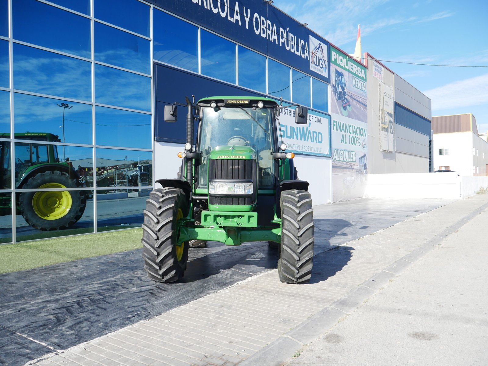Tractor John Deere 6630 Premium del año 2010 con 11.700 horas y 6 salidas hidráulicas