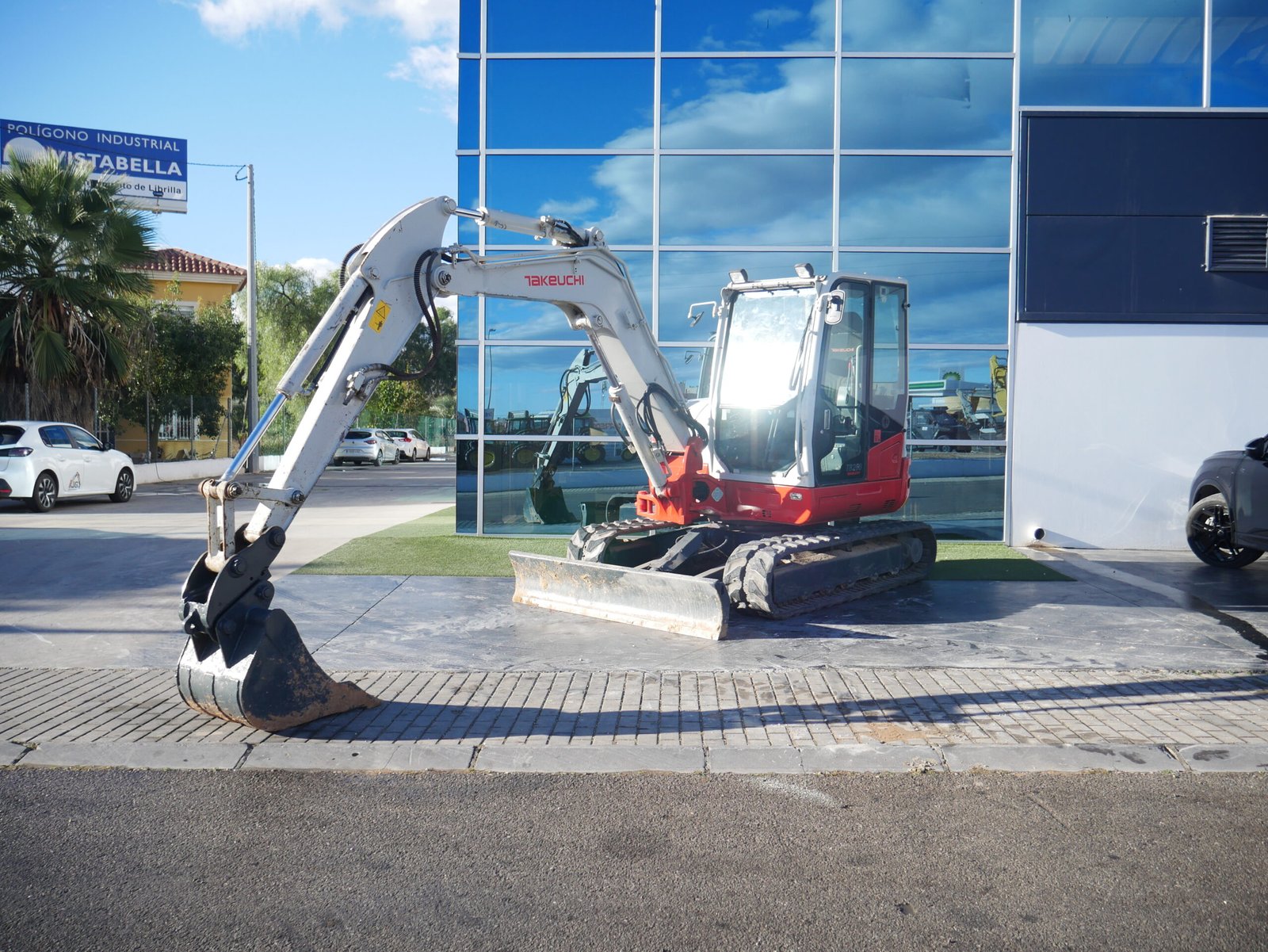 Excavadora Takeuchi TB 260 Excavadora Takeuchi TB 260 del 2017 con 2.800 horas y enganche rápido