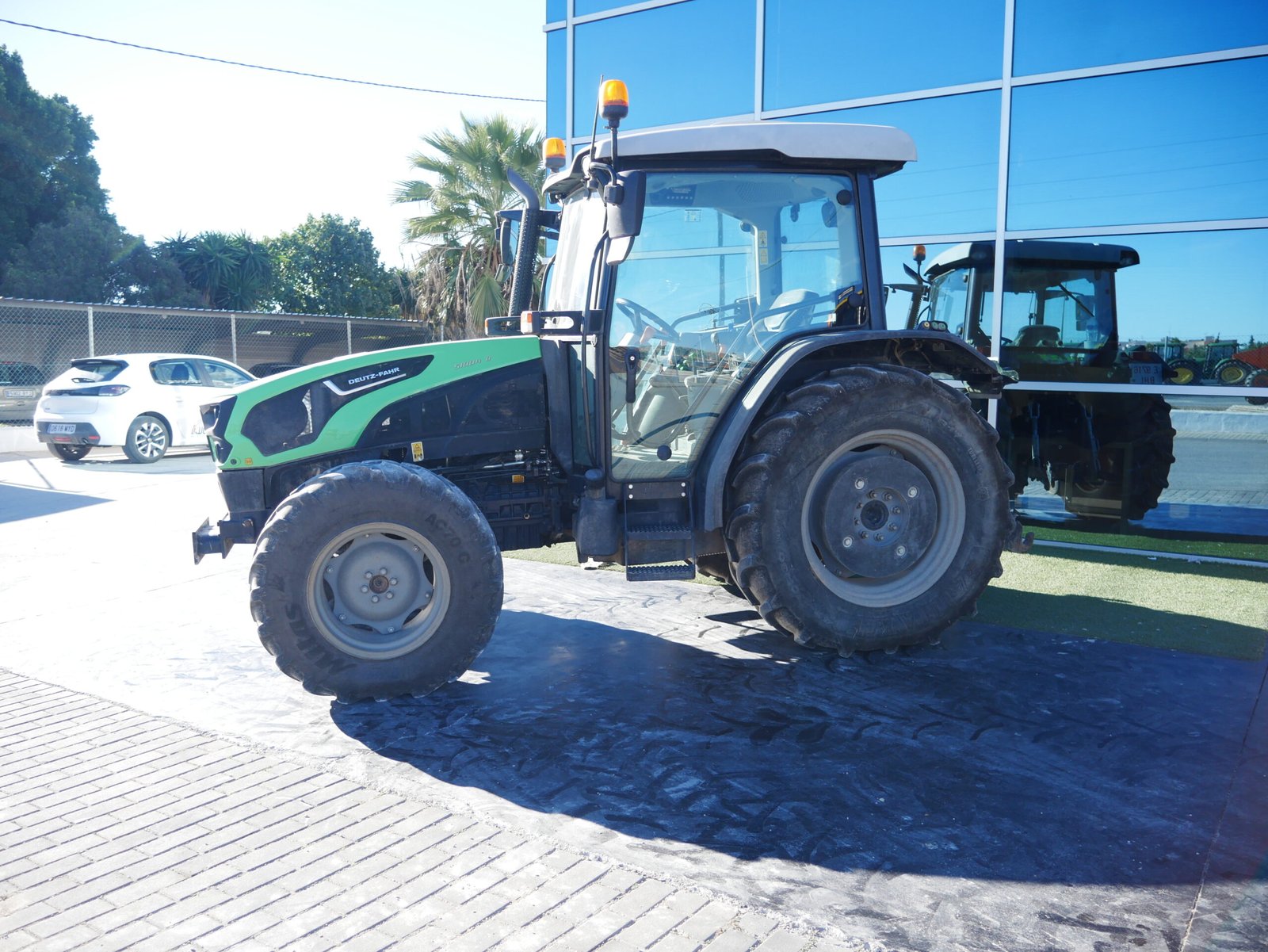 Tractor Deutz-Fahr 5100.4 D del 2020 con 1.900 horas