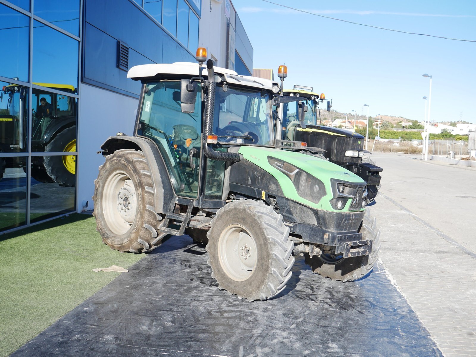 Tractor Deutz-Fahr 5100.4 D del 2020 con 1.900 horas