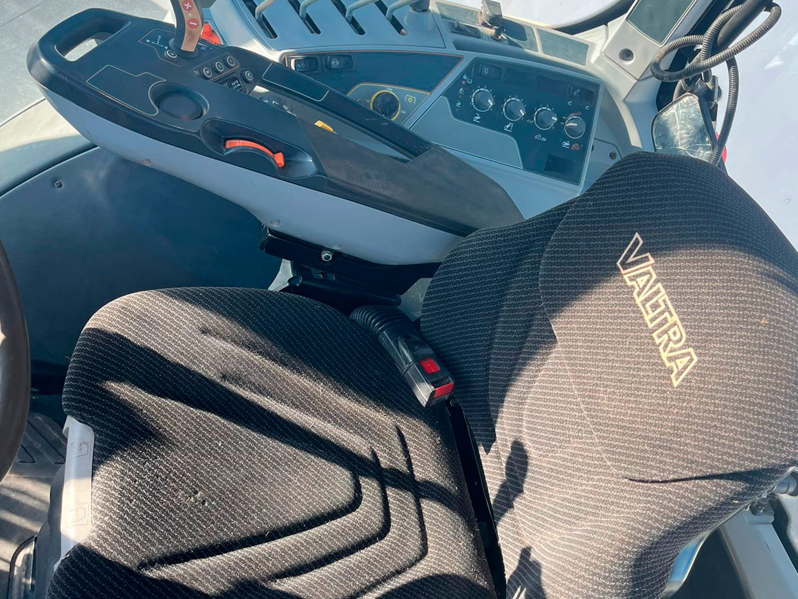 Tractor agrícola potente Valtra usado