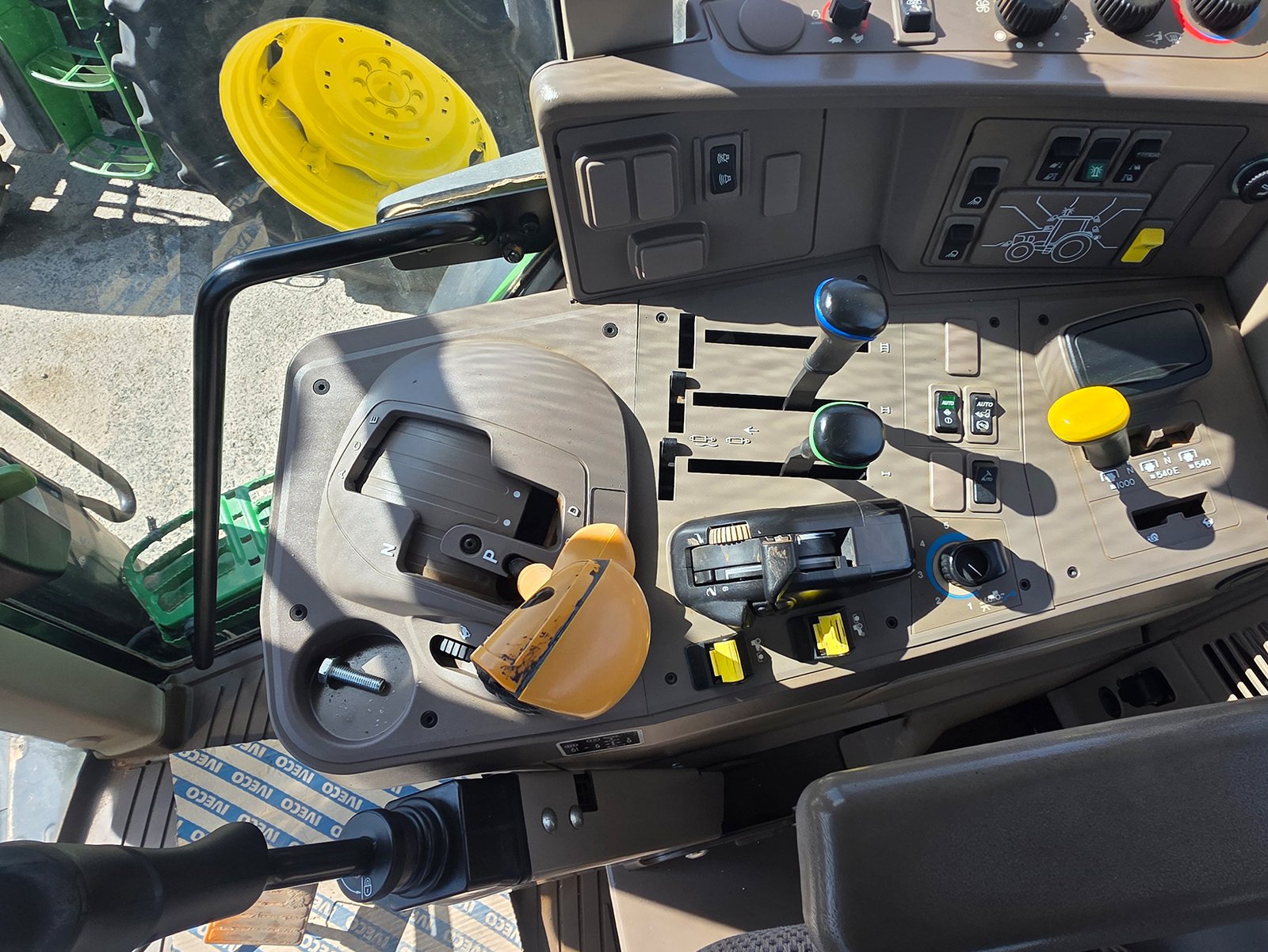 John Deere 6195M tractor agrícola profesional en venta