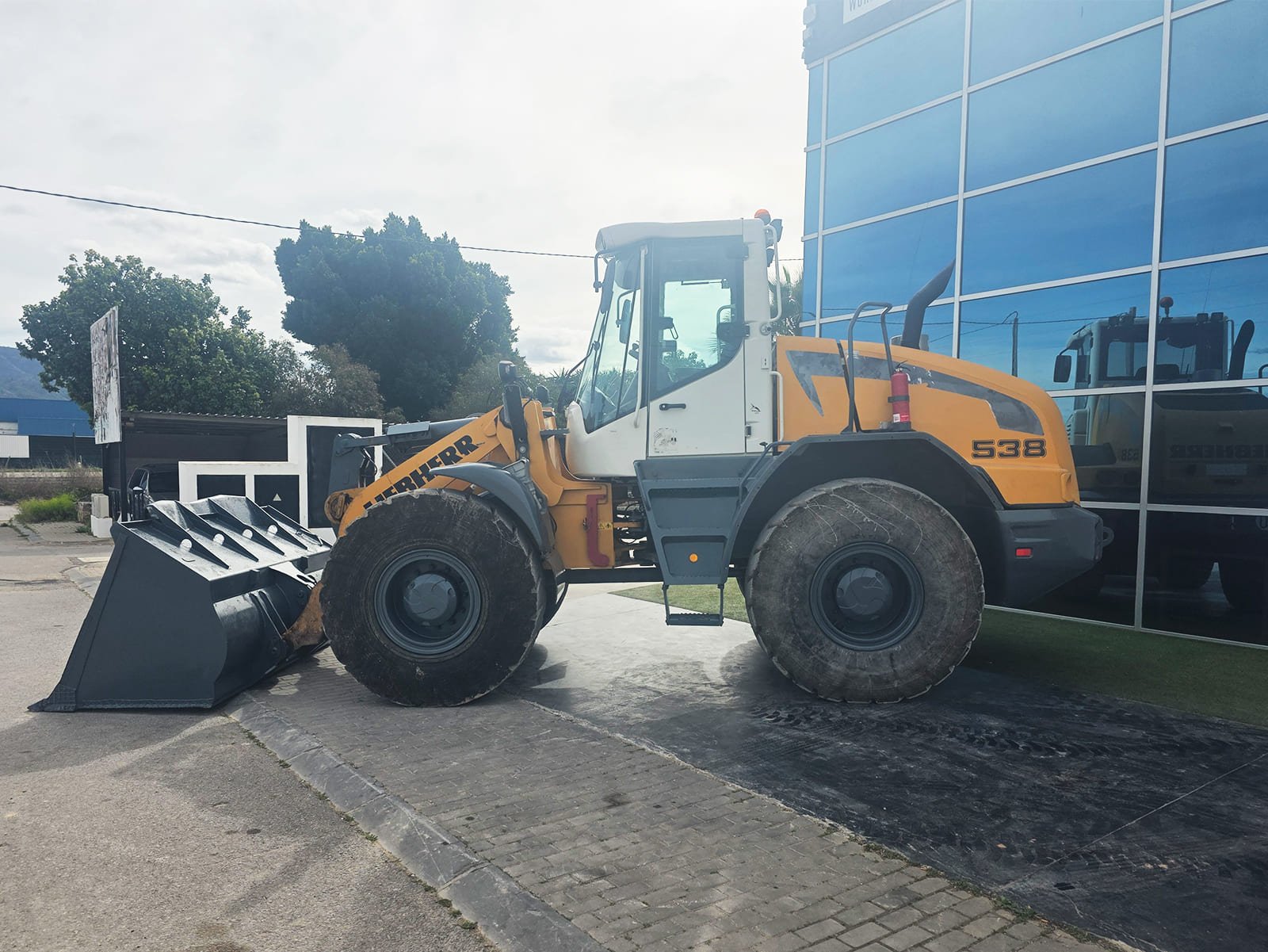 Interior cabina LIEBHERR L538 profesional