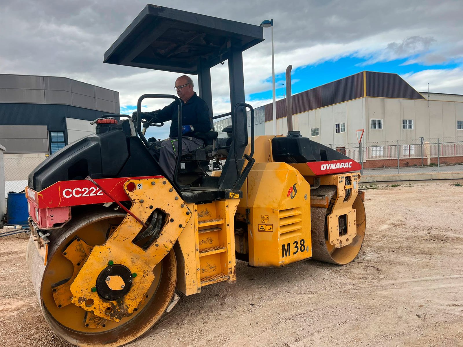 Tambor delantero Dynapac CC 222 en buen estado