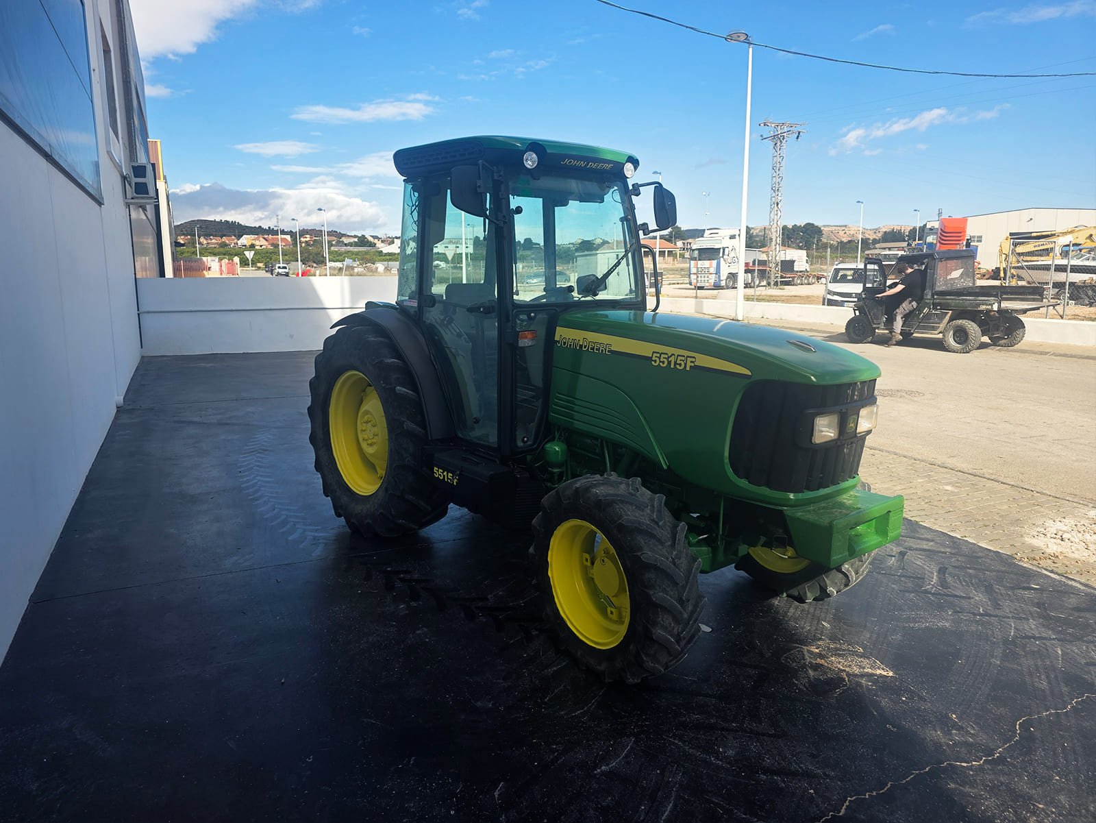 John Deere 5515 F ideal para frutales
