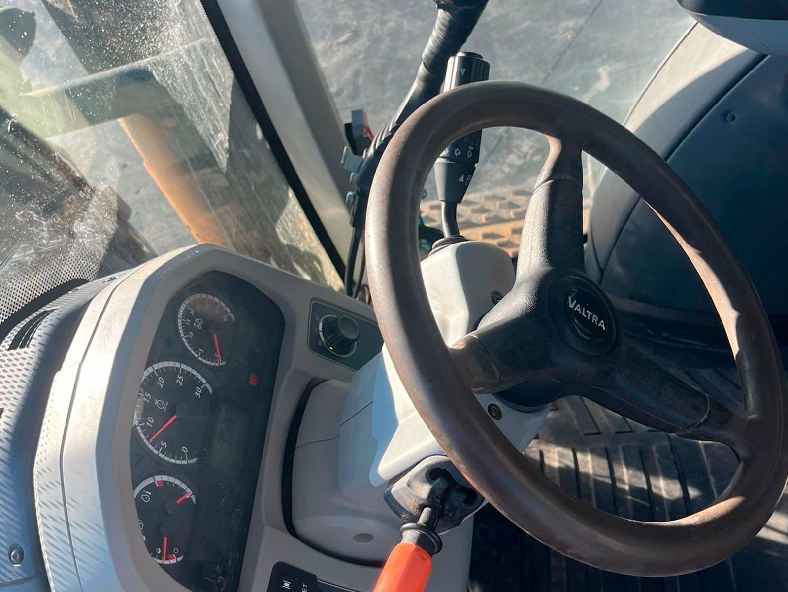 Tractor Valtra robusto y fiable