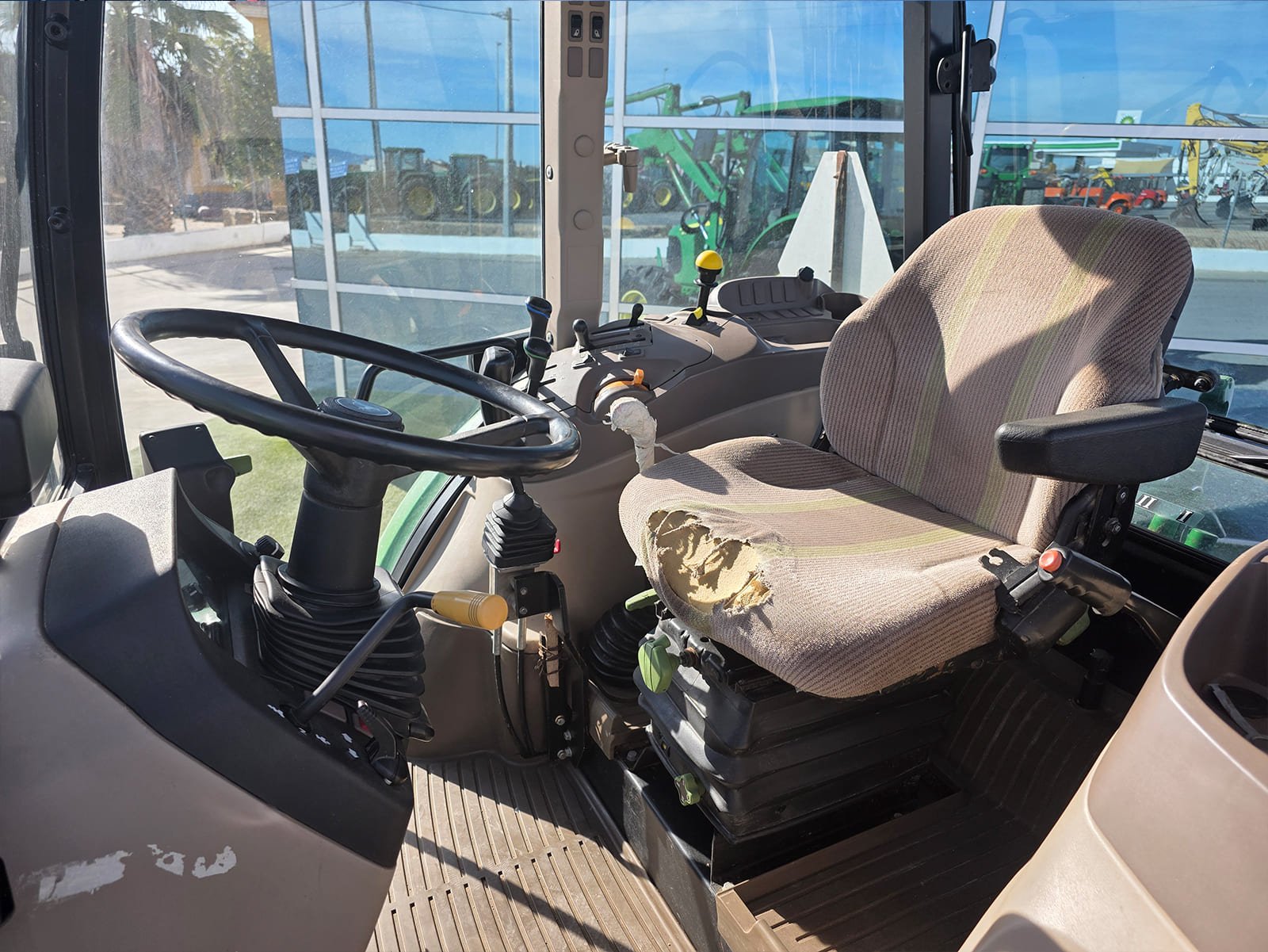 John Deere 5090 con buena capacidad de carga