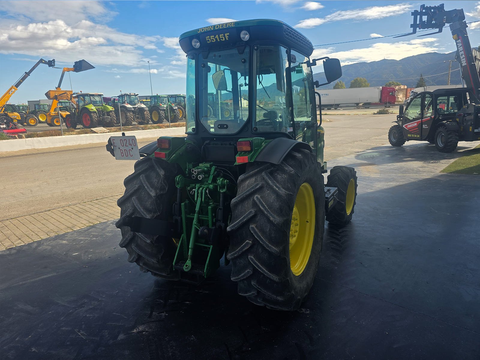 Interior cabina John Deere 5515 F profesional