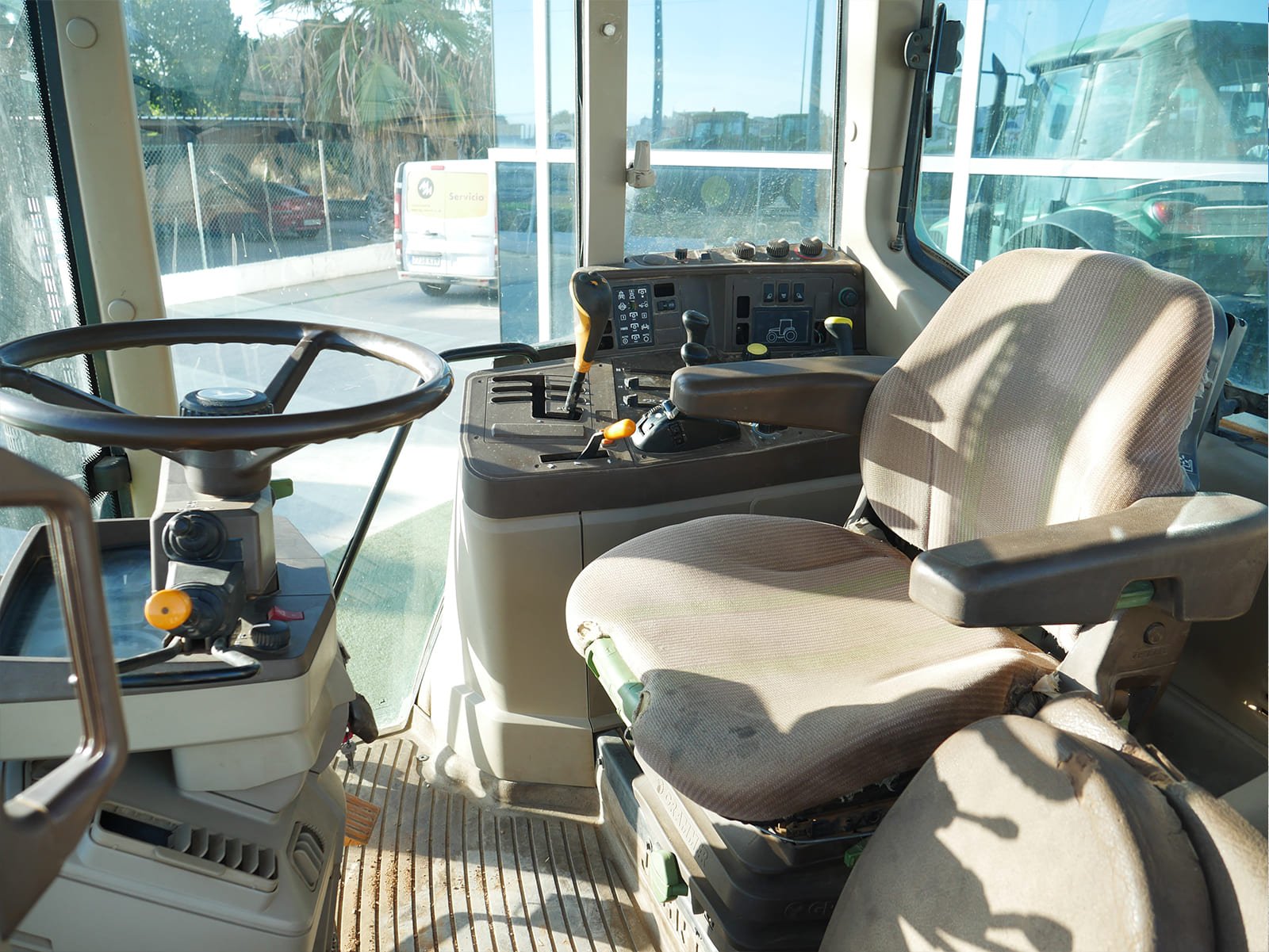 Vista frontal John Deere 6920 profesional