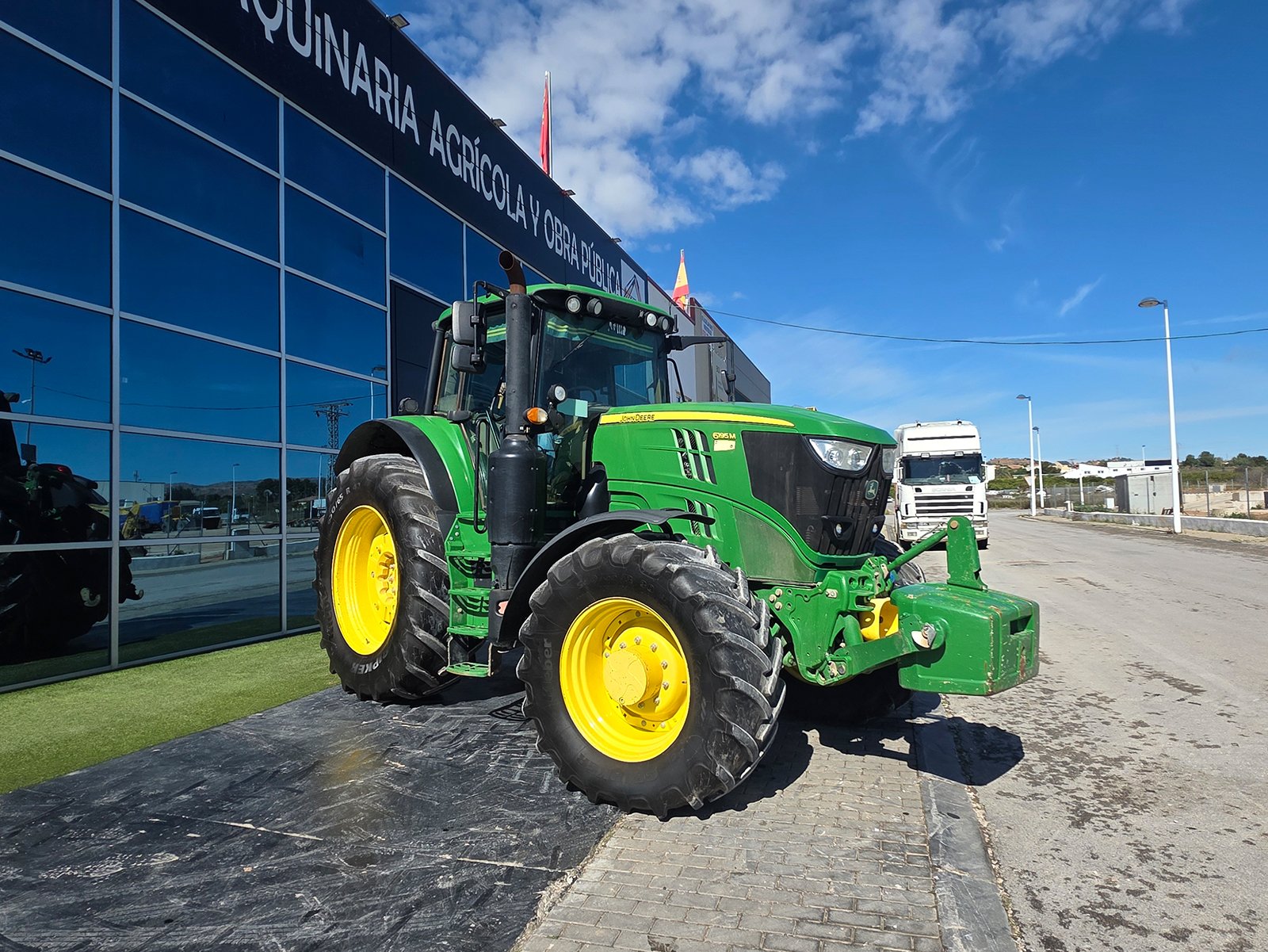 John Deere 6195M con tripuntal delantero profesional