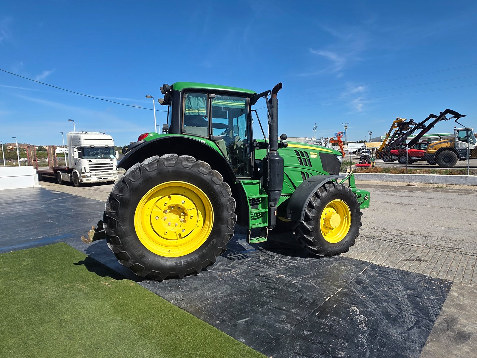 Tractor agrícola potente John Deere 6195M usado