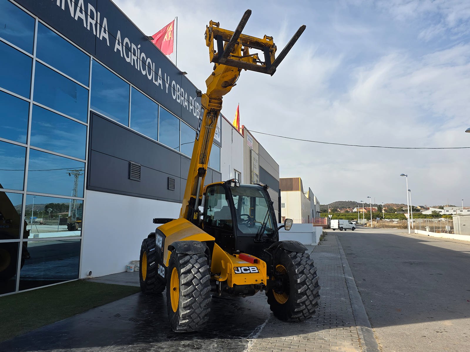 JCB 538-60 AGRI con pinzas porta pallets