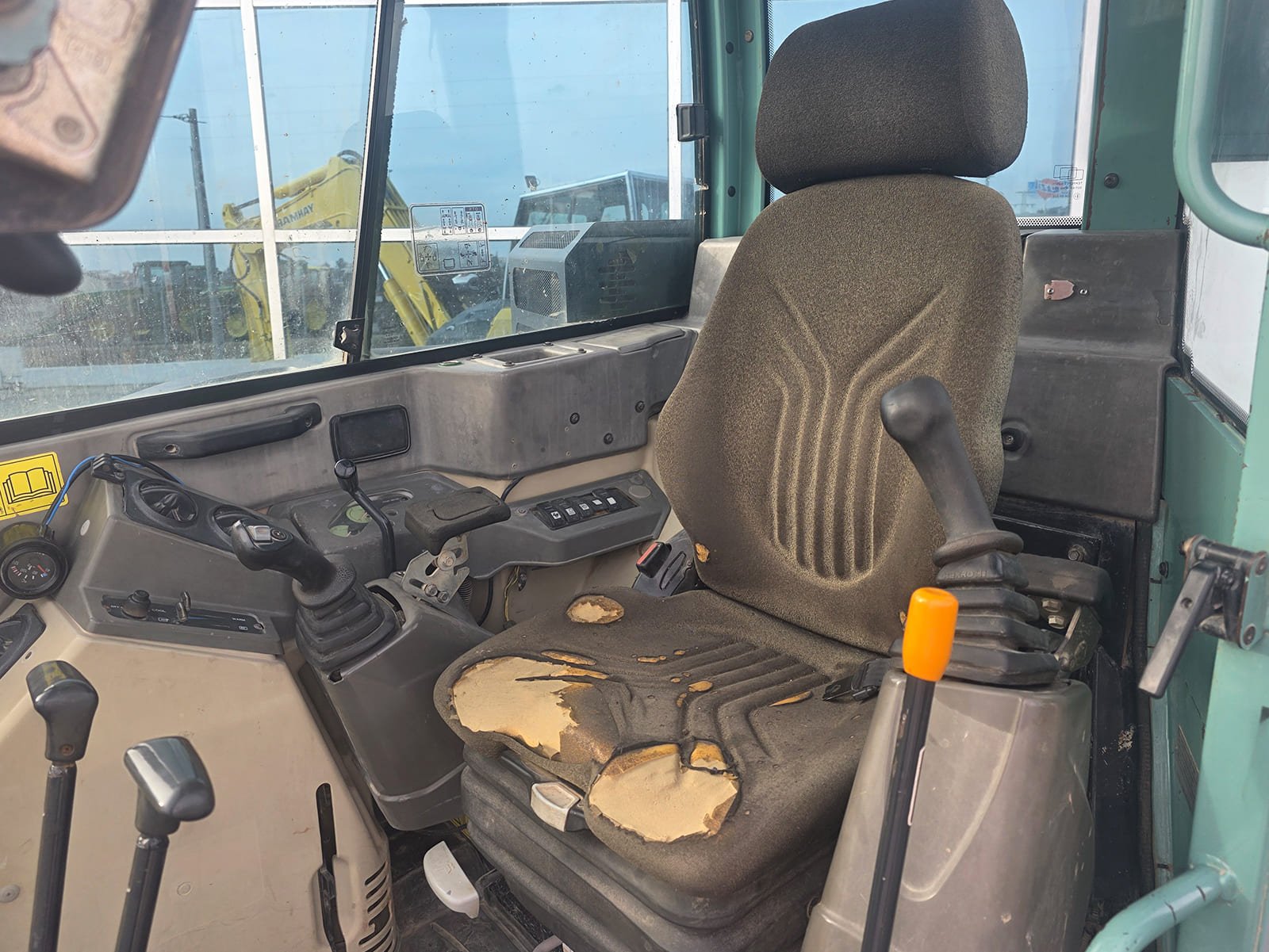 Sistema hidráulico potente en excavadora Yanmar SV100 Maquinaria construcción ocasión Yanmar SV100 en España