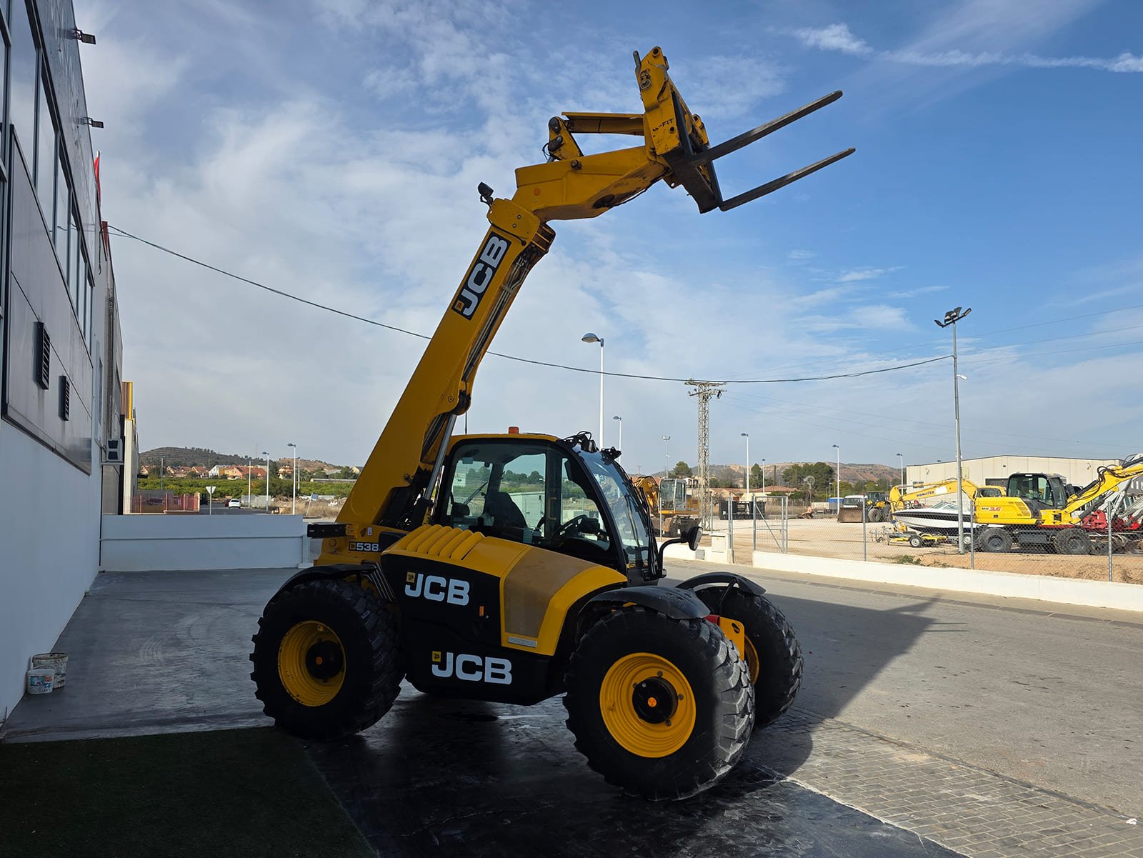 Manipulador JCB agrícola listo para trabajar