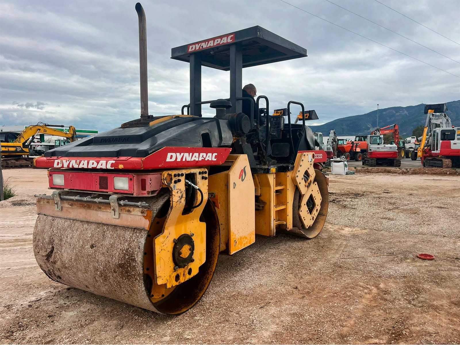 Tambor delantero Dynapac CC 222 en buen estado