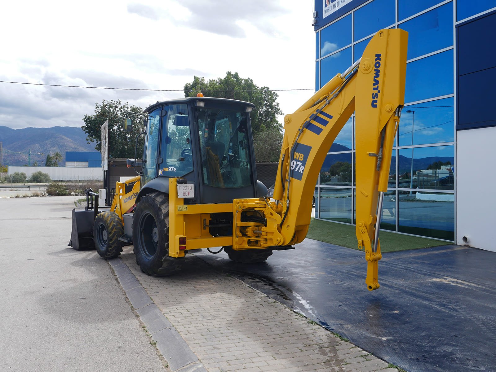 Komatsu WB97R segunda mano disponible en JJG Works