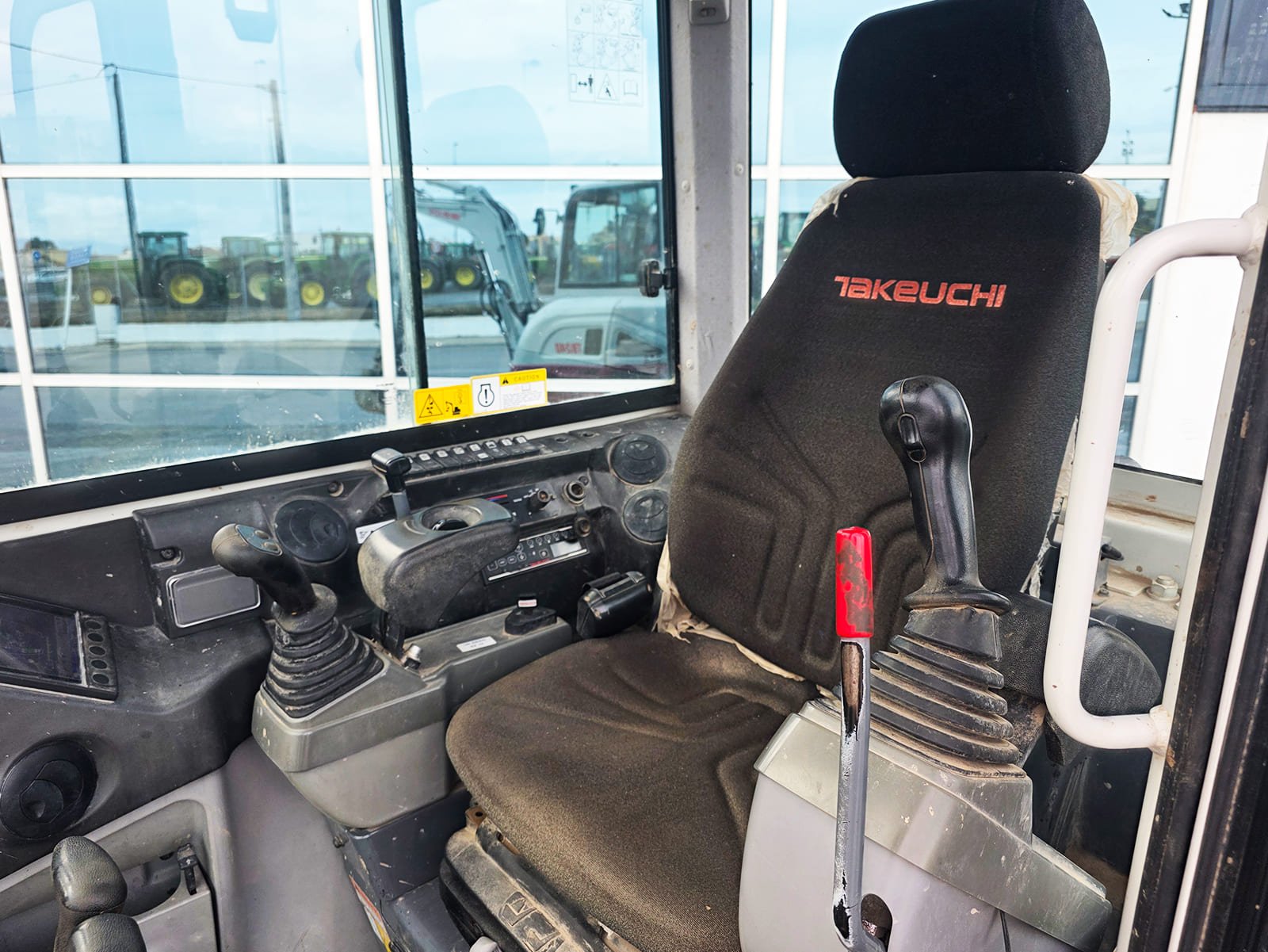 Asiento Excavadora Takeuchi TB240 revisada y garantizada