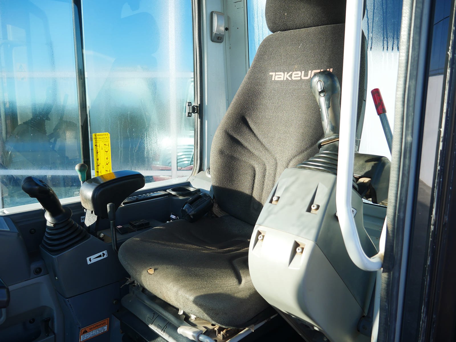 Takeuchi TB250 ideal para canalizaciones