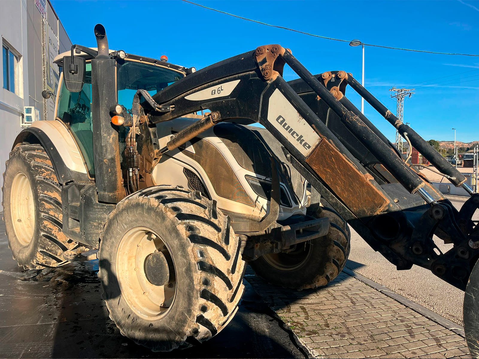 Tractor agrícola potente Valtra usado