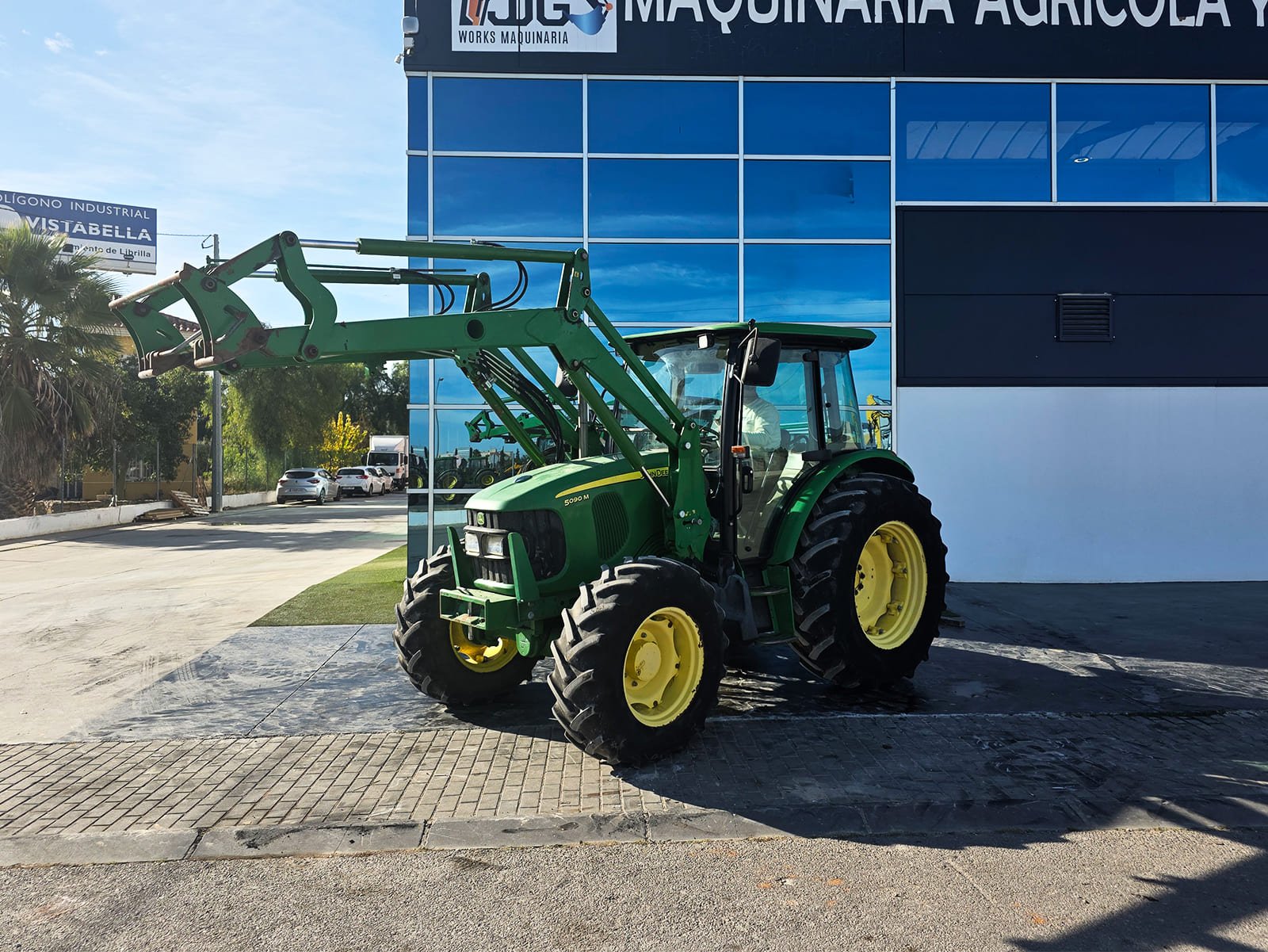 John Deere 5090 2012 - 17.200 horas – Con pala