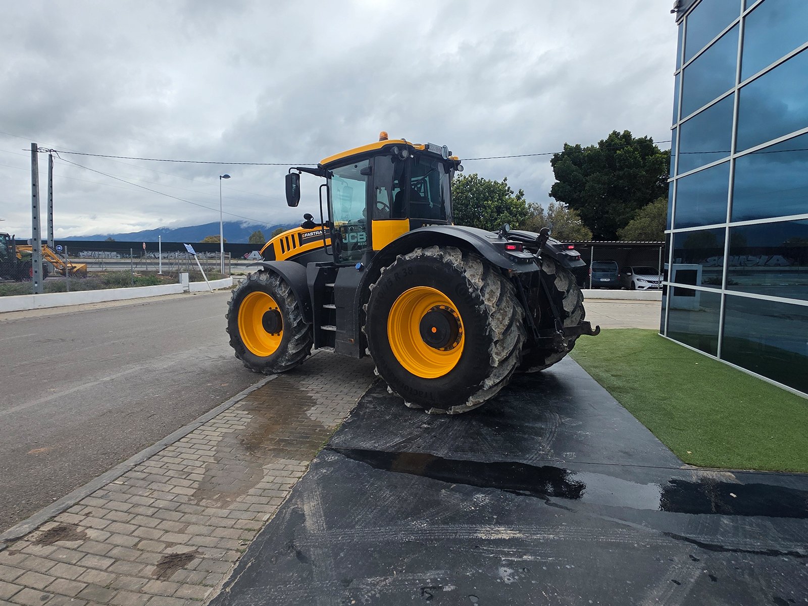 Detalle del tripuntal delantero JCB Fastrac 8330
