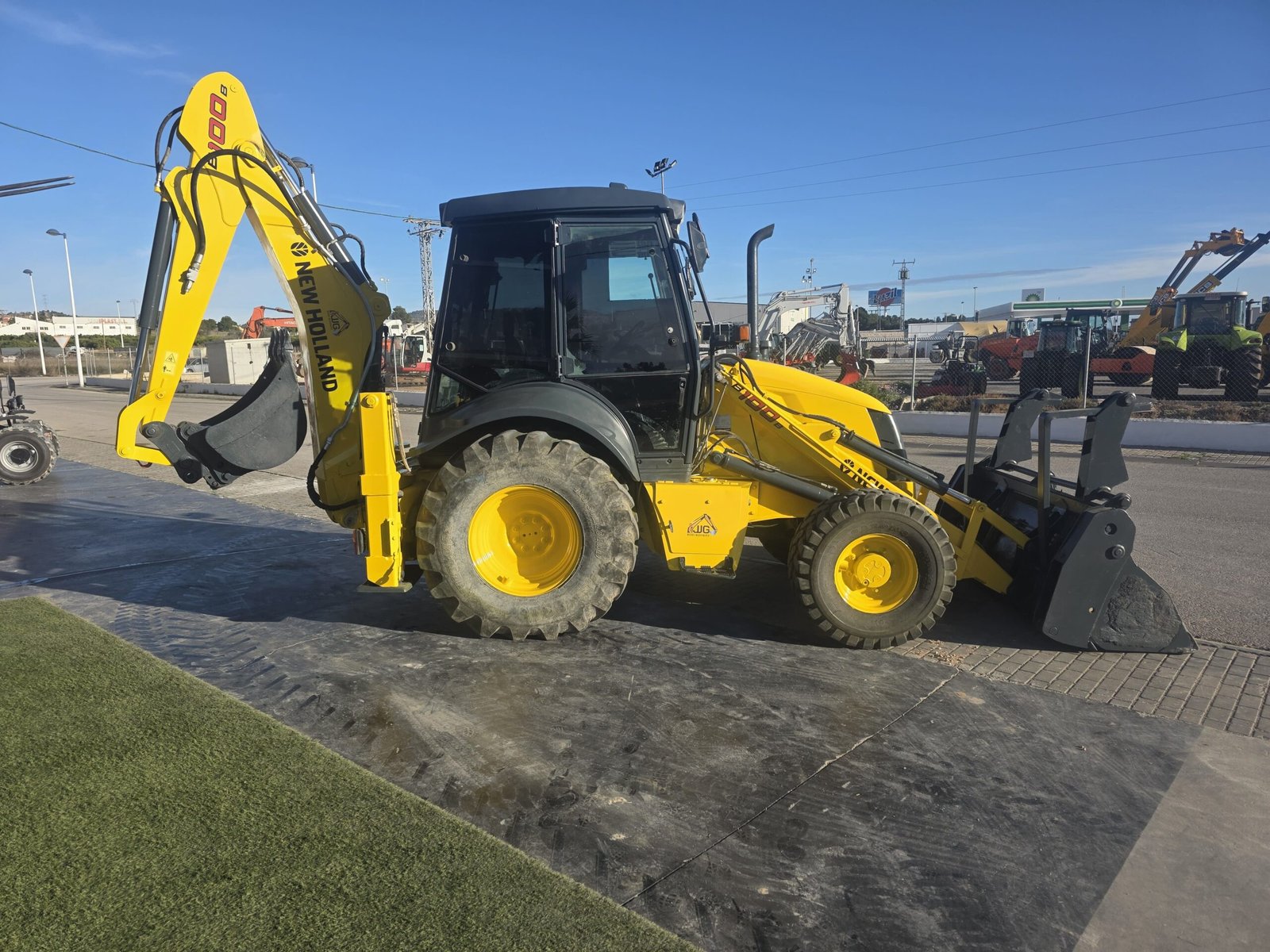 Pala frontal New Holland B100B Sistema hidráulico New Holland B100B Retroexcavadora New Holland usada en construcción