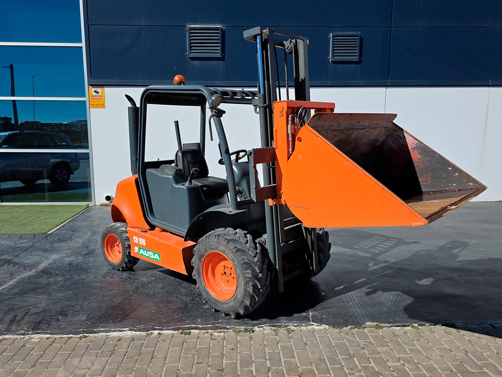 John Deere 6175M 2019 segunda mano vista lateral Tractor John Deere 6175M 175 CV en campo John Deere 6175M trabajando en explotación agrícola