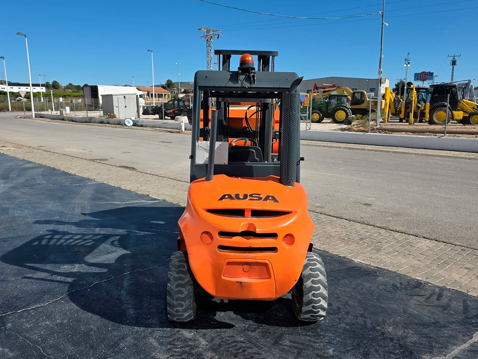 Panel de control John Deere 6175M Tractor John Deere 6175M listo para trabajar John Deere 6175M maquinaria agrícola moderna Detalle del chasis John Deere 6175MPanel de control John Deere 6175M Tractor John Deere 6175M listo para trabajar John Deere 6175M maquinaria agrícola moderna Detalle del chasis John Deere 6175M