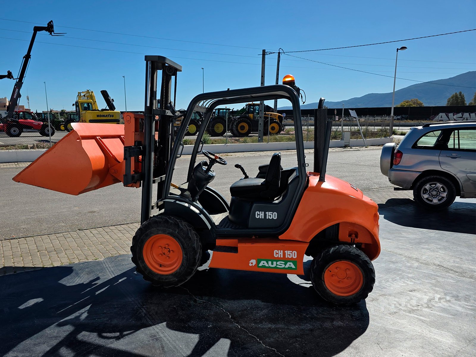 Tractor agrícola John Deere 6175M en venta Cabina panorámica John Deere 6175M John Deere 6175M en finca agrícola