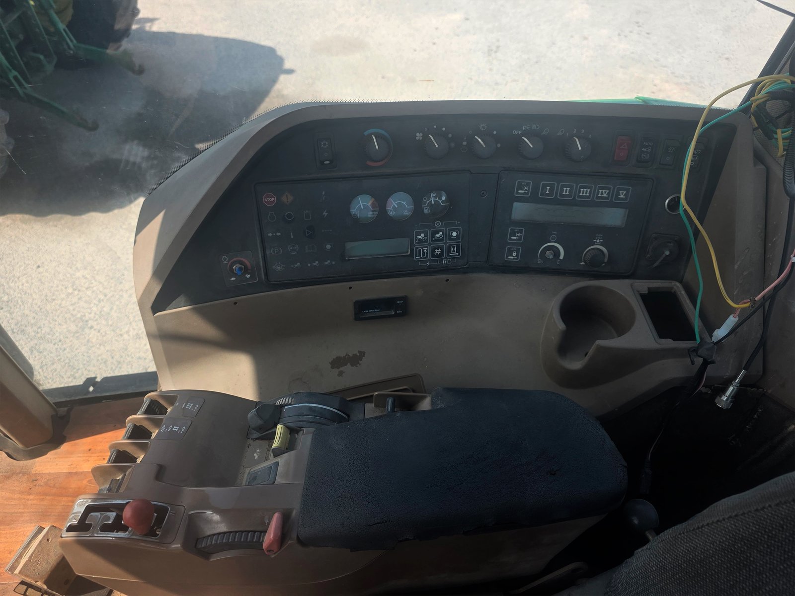 Detalle del enganche trasero John Deere 8300 John Deere 8300 maquinaria agrícola usada Tractor grande John Deere 8300