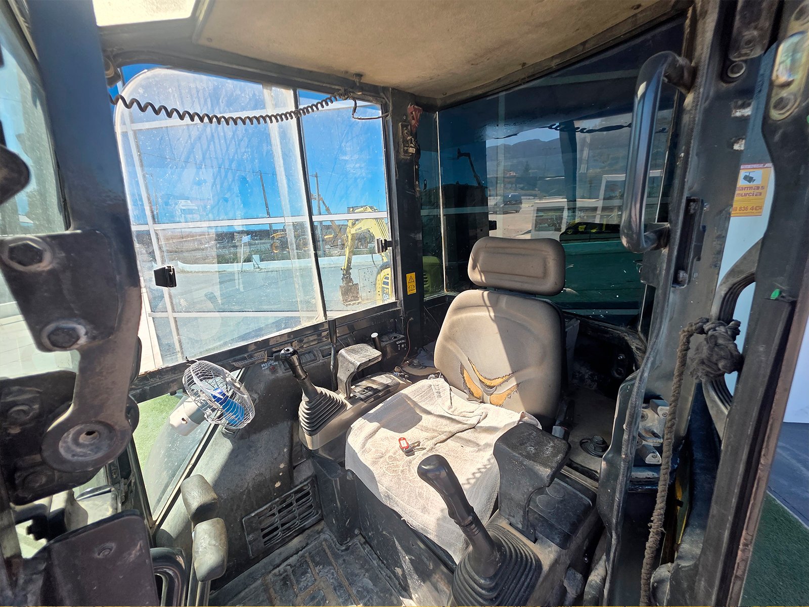 Sistema hidráulico Komatsu PC50MR-2 Komatsu PC50MR-2 en espacio reducido Detalle del motor Komatsu PC50MR-2