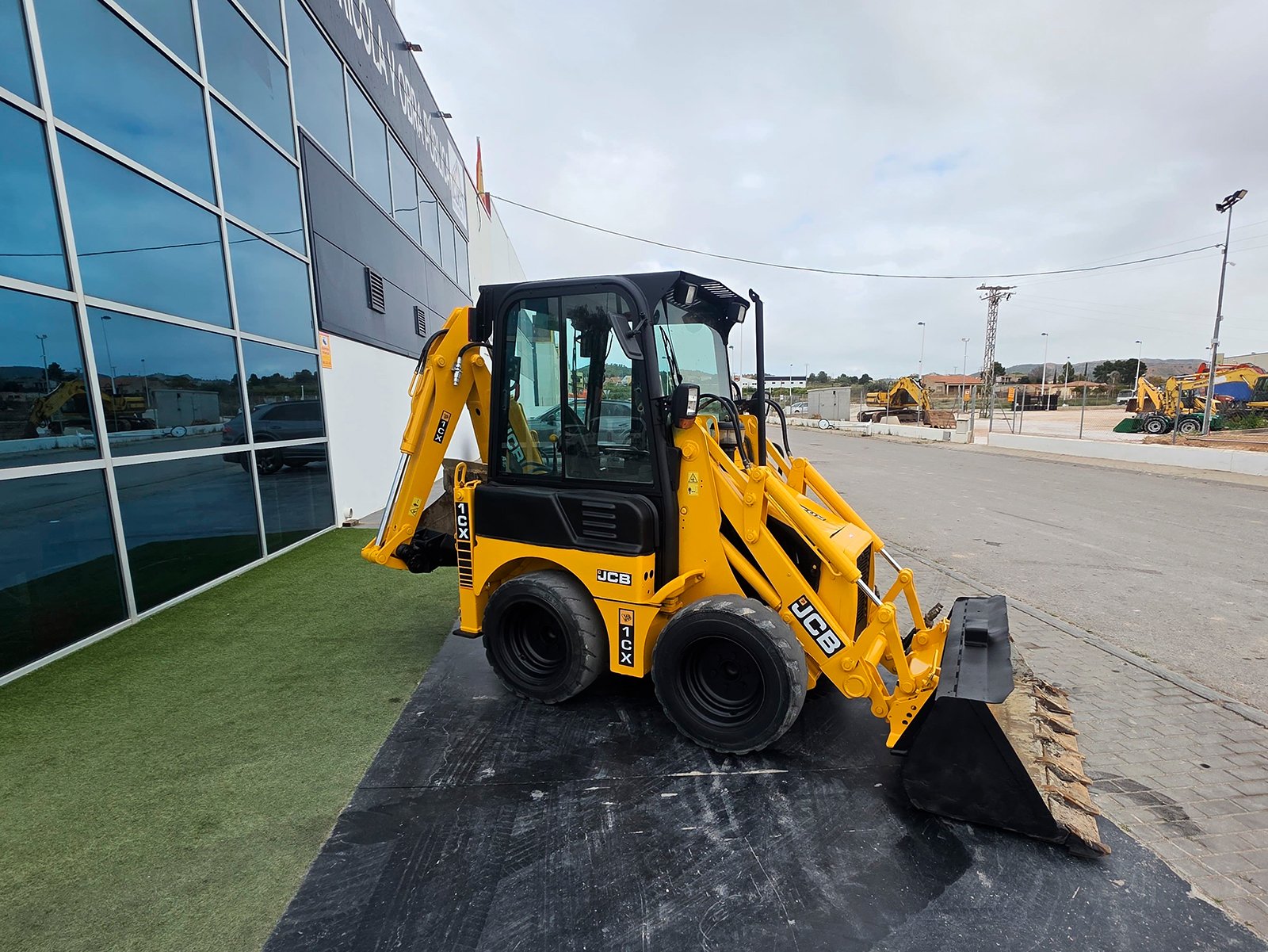 JCB 1CX lista para trabajar Detalle del motor Perkins JCB 1CX Retrocargadora JCB 1CX urbana