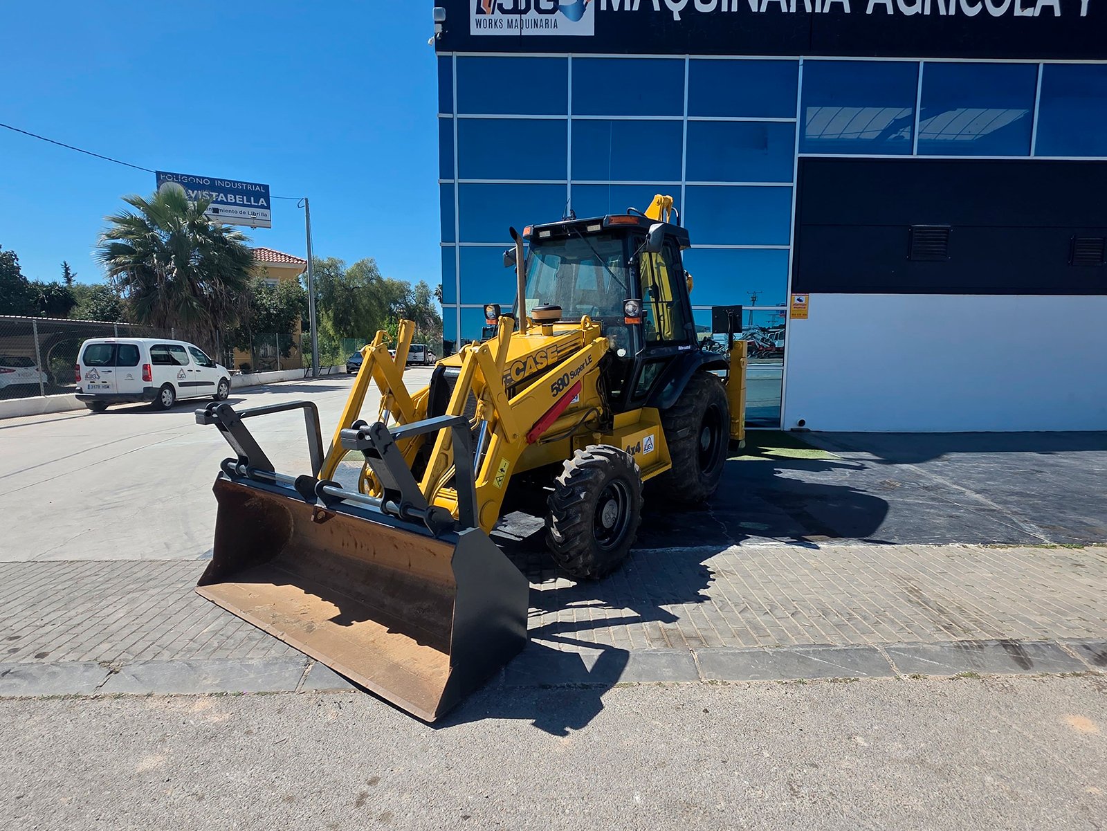 Retroexcavadora CASE 580 Super LE 97 CV en obra