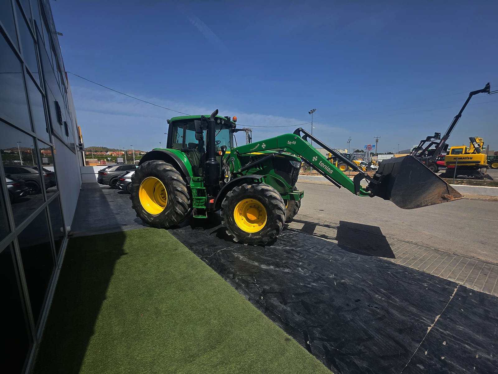 Tractor agrícola John Deere 6175M en transporte Sistema hidráulico John Deere 6175M Elevador trasero John Deere 6175M 9 toneladas
