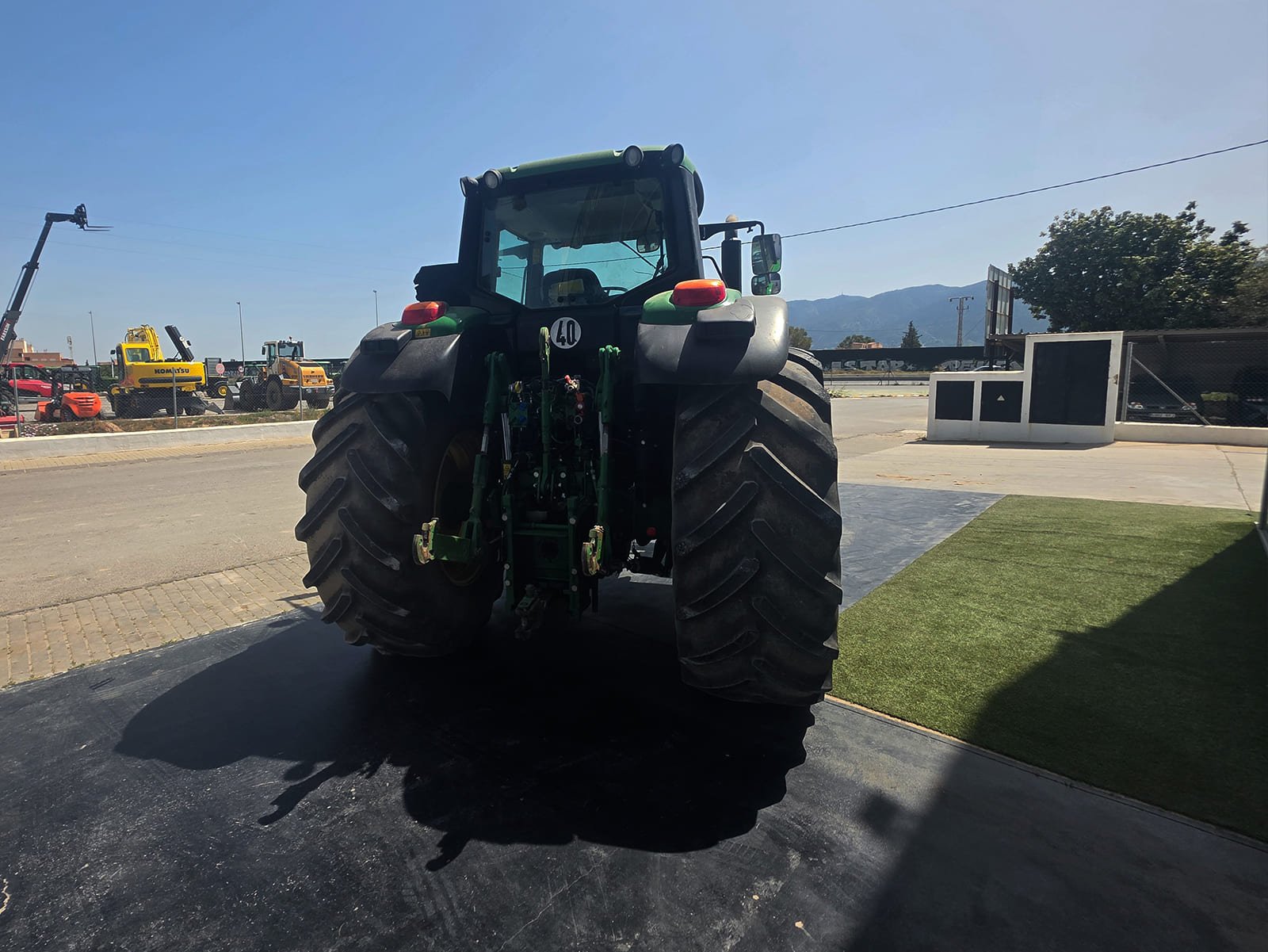 John Deere 6175M maquinaria agrícola moderna Detalle del chasis John Deere 6175M Tractor agrícola John Deere 6175M en venta Cabina panorámica John Deere 6175M