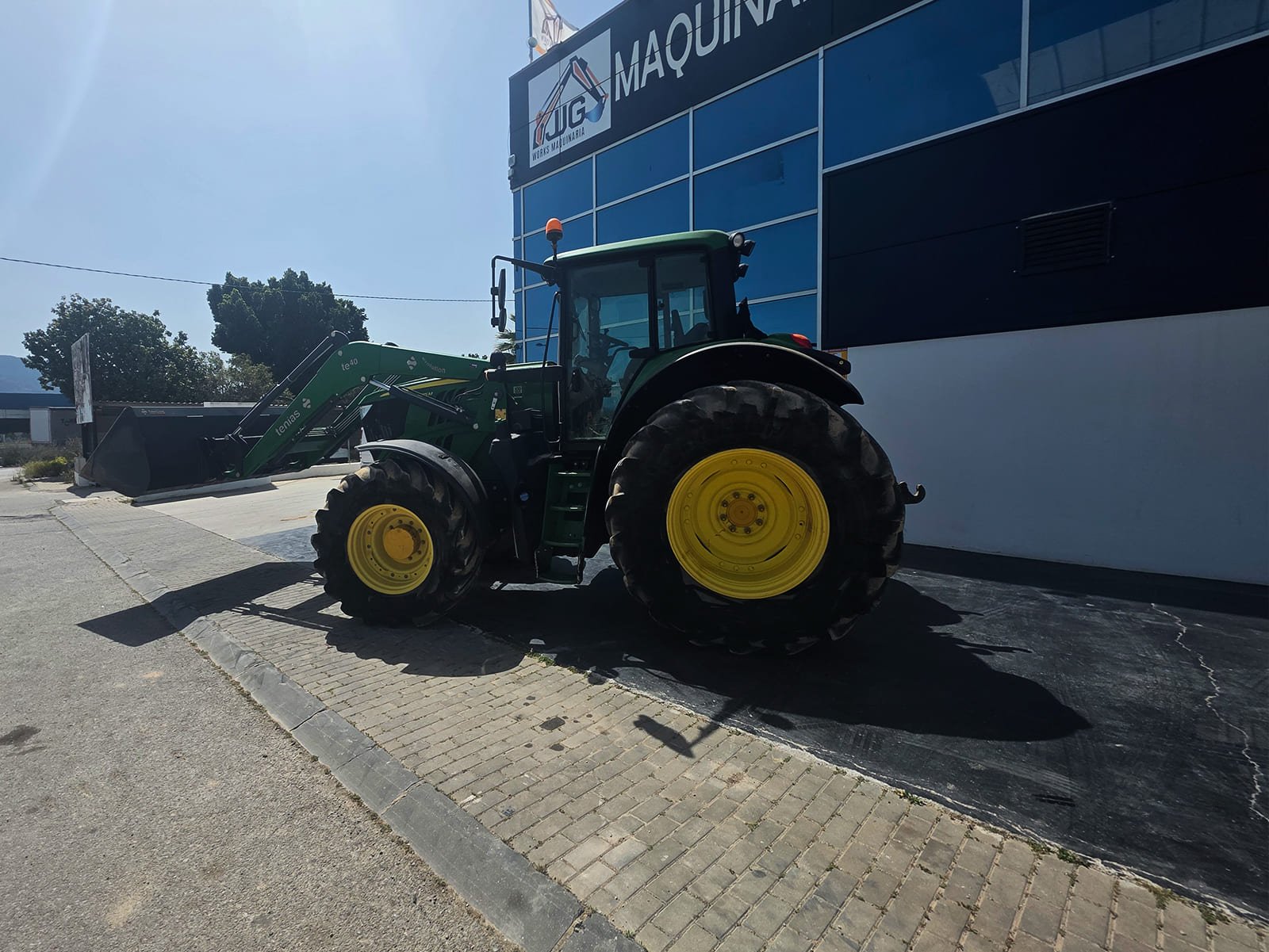 John Deere 6175M maquinaria agrícola moderna Detalle del chasis John Deere 6175M Tractor agrícola John Deere 6175M en venta Cabina panorámica John Deere 6175M