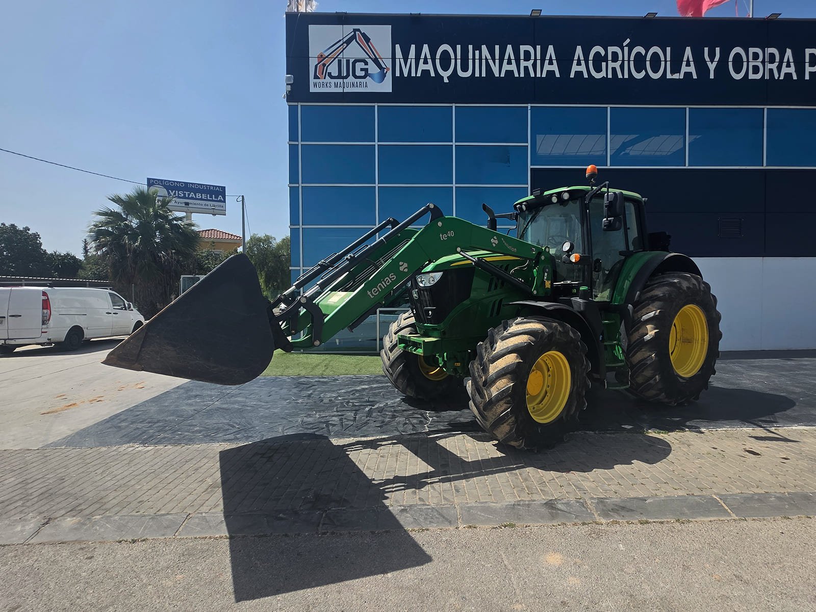 Parte trasera John Deere 6175M con enganche Cabina John Deere 6175M interior Motor John Deere PowerTech 6.8L