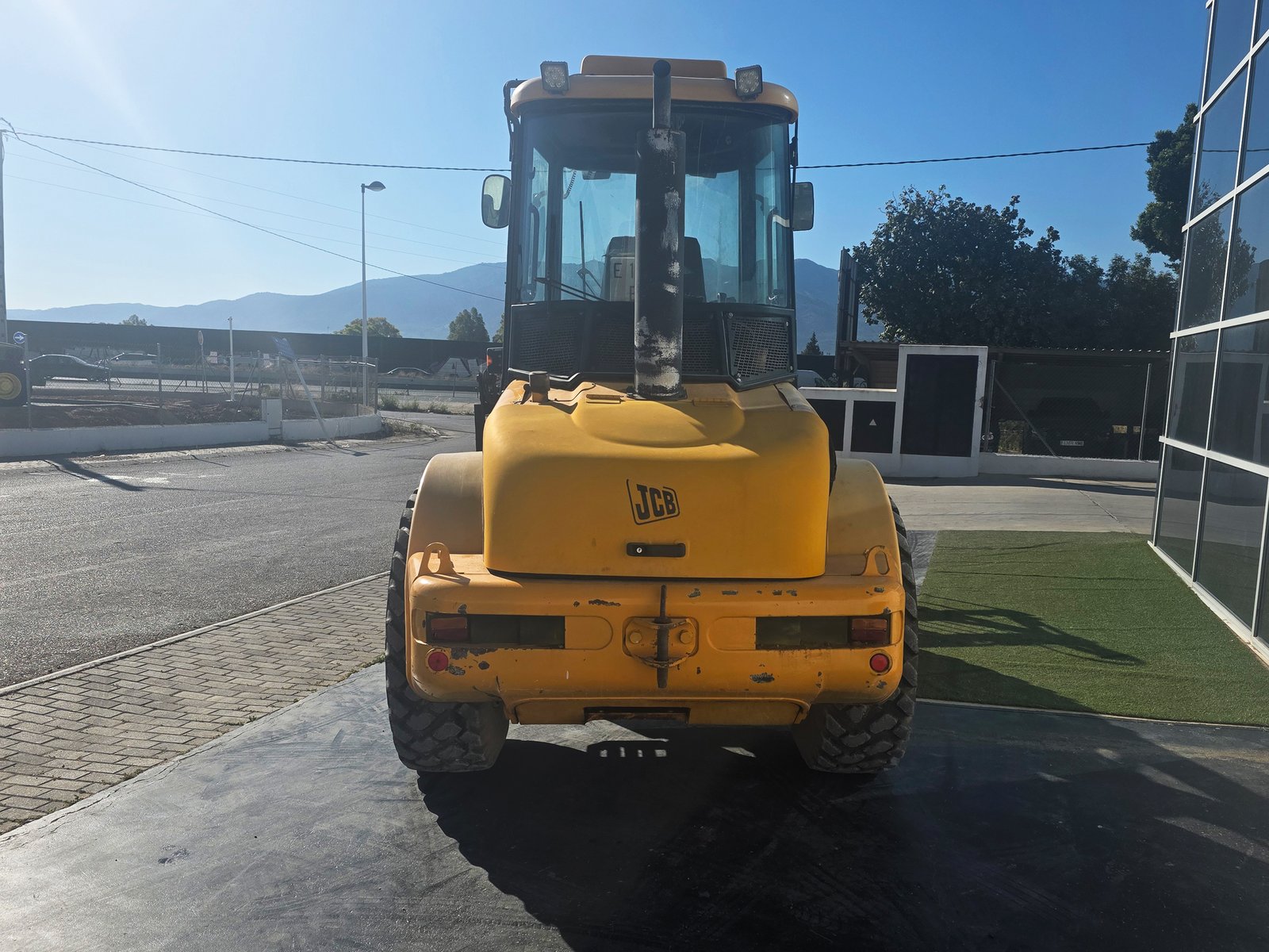 JCB 411B matriculada en venta Pala cargadora JCB para movimiento de tierras Vista diagonal JCB 411B
