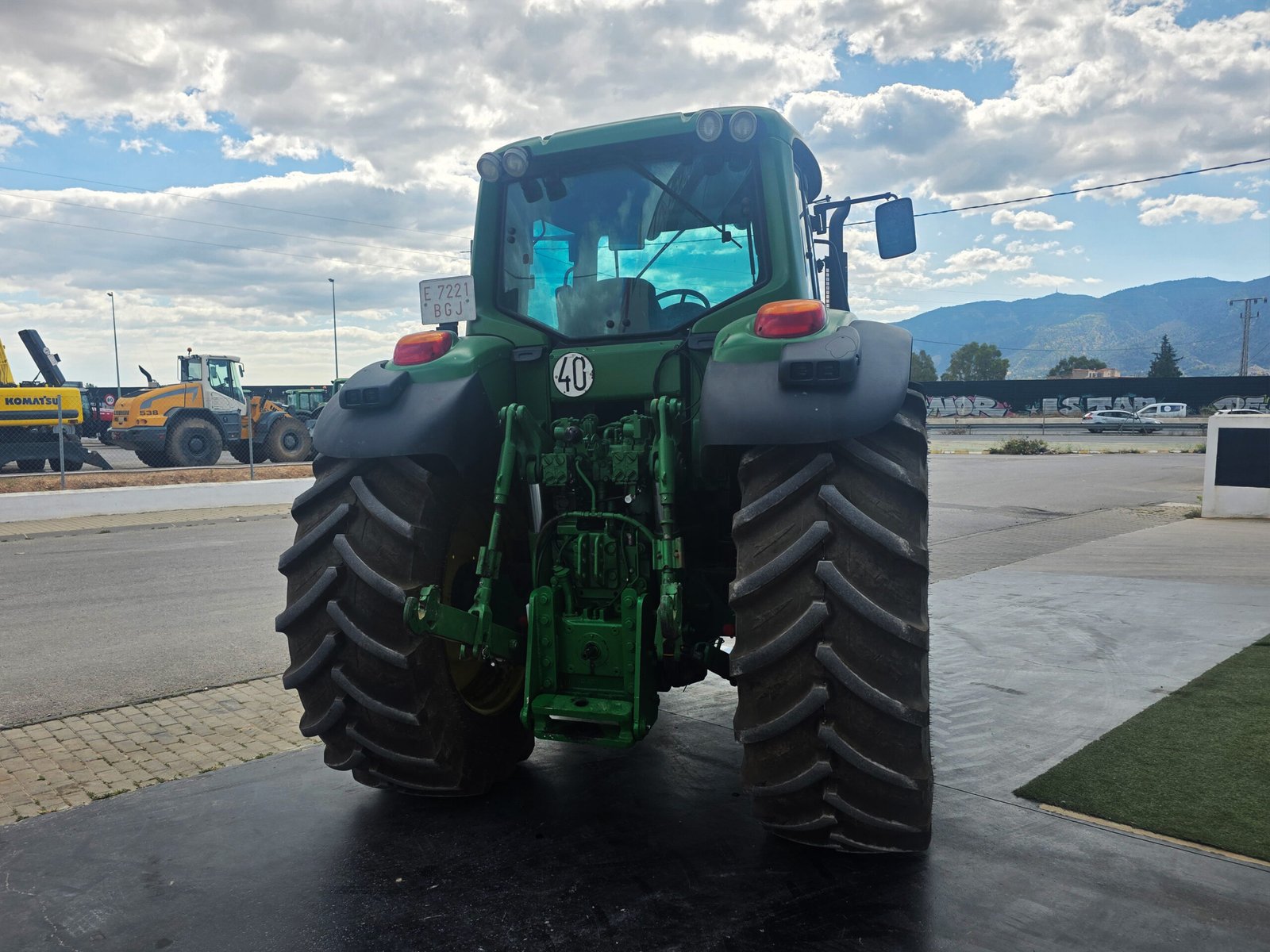 Vista diagonal John Deere 7530 Premium Ruedas tractor John Deere 7530 Premium Panel de control John Deere 7530 Premium