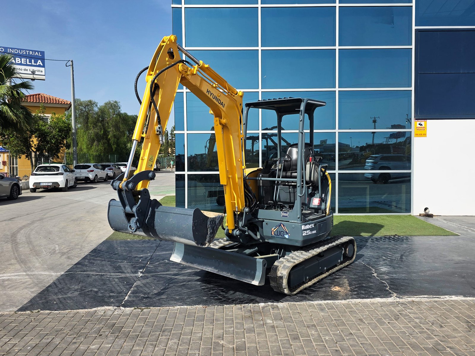 Hyundai R25Z-9AK segunda mano vista lateral Miniexcavadora Hyundai R25Z-9AK 2021 Hyundai R25Z-9AK con 2000 horas Vista frontal Hyundai R25Z-9AK